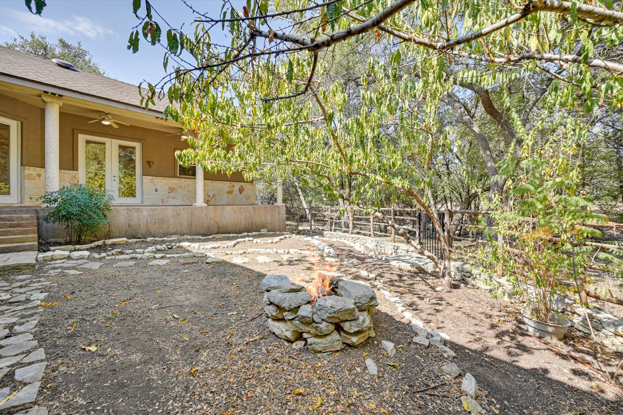 34 WOOD GLEN Dr, Wimberley, TX 78676