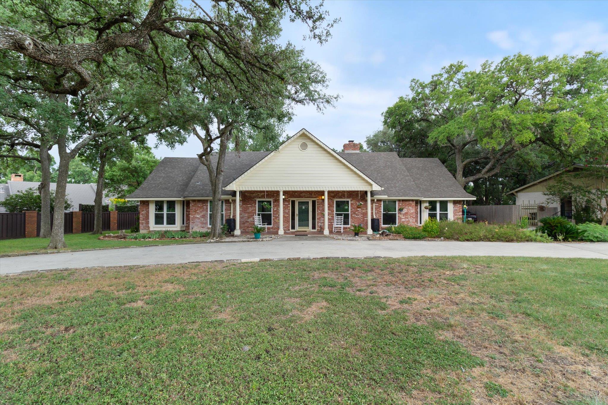 97 W Mimosa Cir, San Marcos, TX 78666