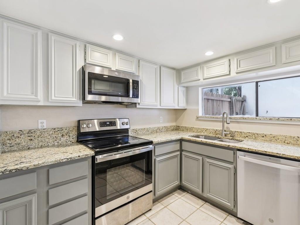 2507 Quarry Rd # D, Austin, TX 78703