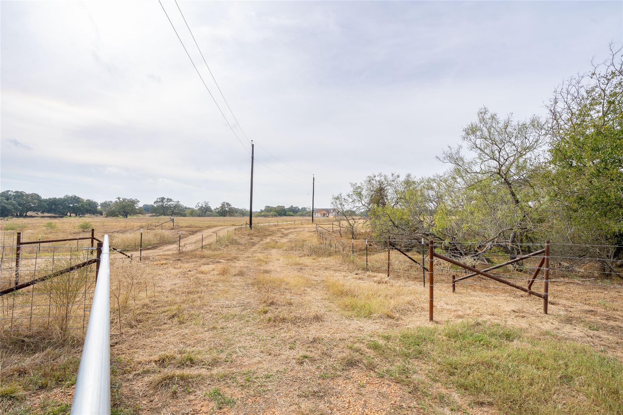956 Johnson Farms Rd, Harwood, TX 78632