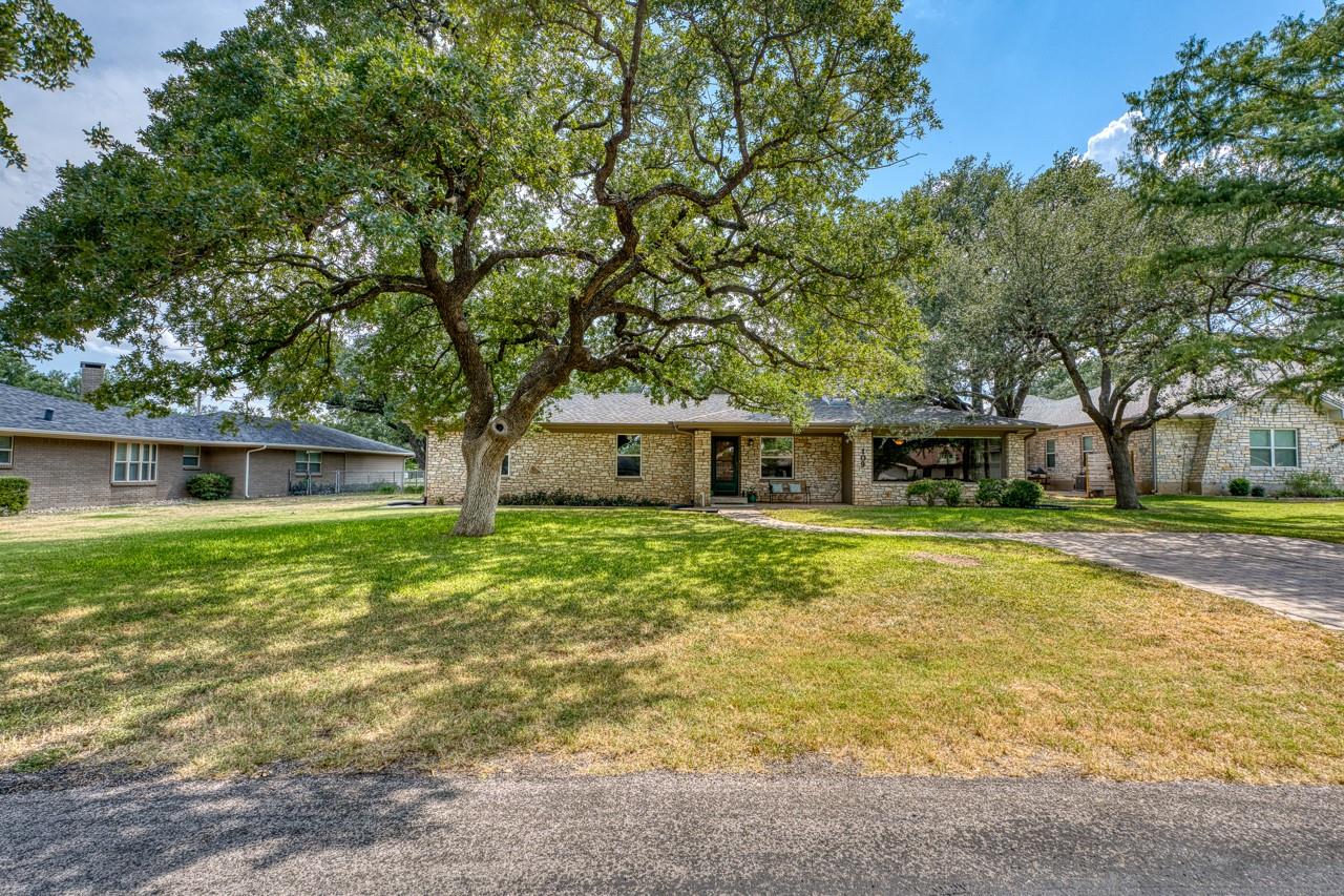 109 Flamingo Cir, Highland Haven, TX 78654