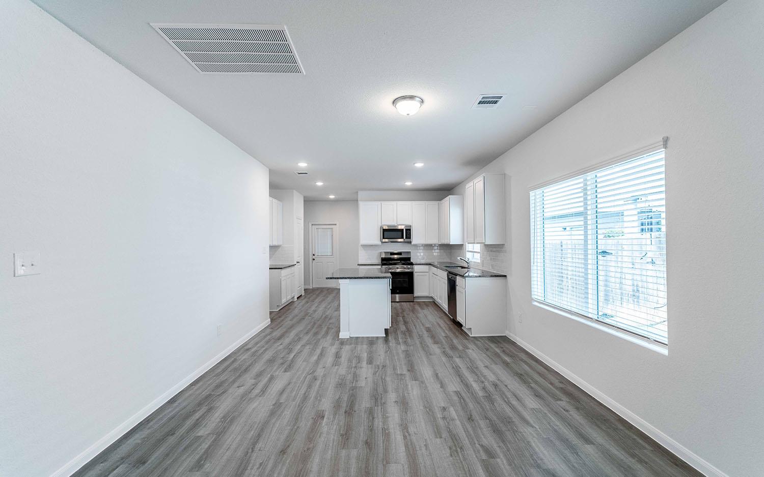 303 Clearlake Dr, Hutto, TX 78634