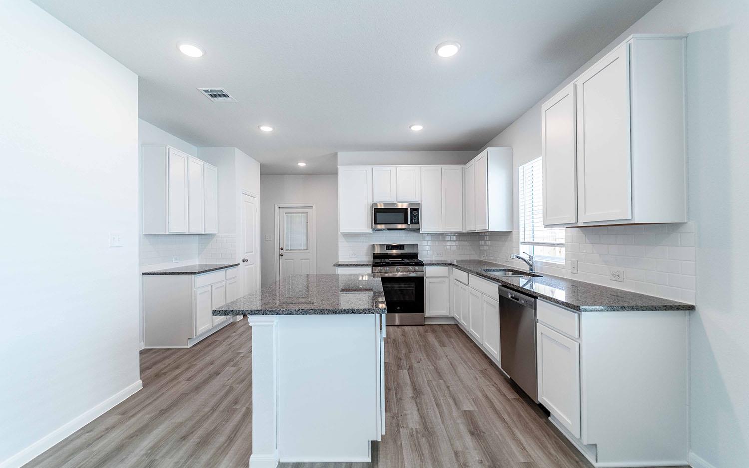 303 Clearlake Dr, Hutto, TX 78634