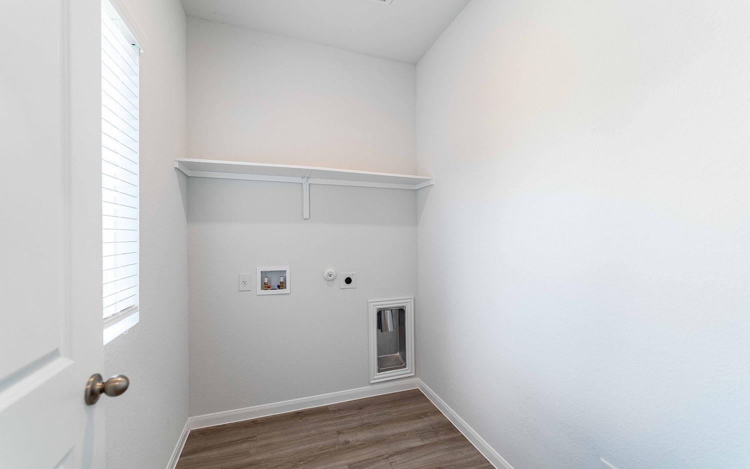 303 Clearlake Dr, Hutto, TX 78634