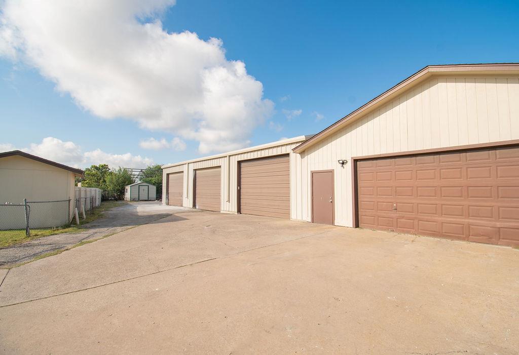 6 Fairview Dr, Round Rock, TX 78665