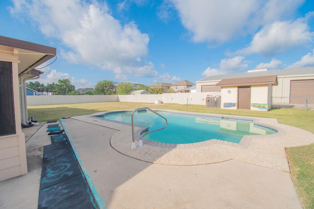 6 Fairview Dr, Round Rock, TX 78665