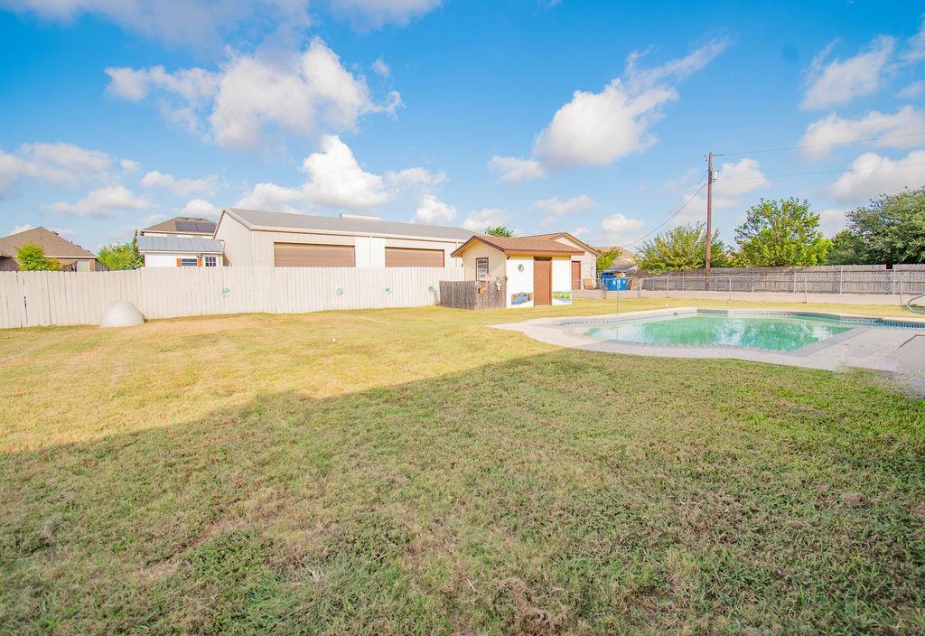 6 Fairview Dr, Round Rock, TX 78665