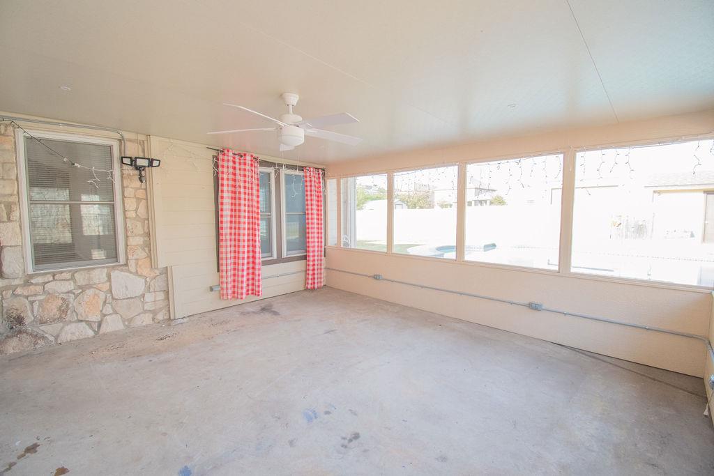 6 Fairview Dr, Round Rock, TX 78665