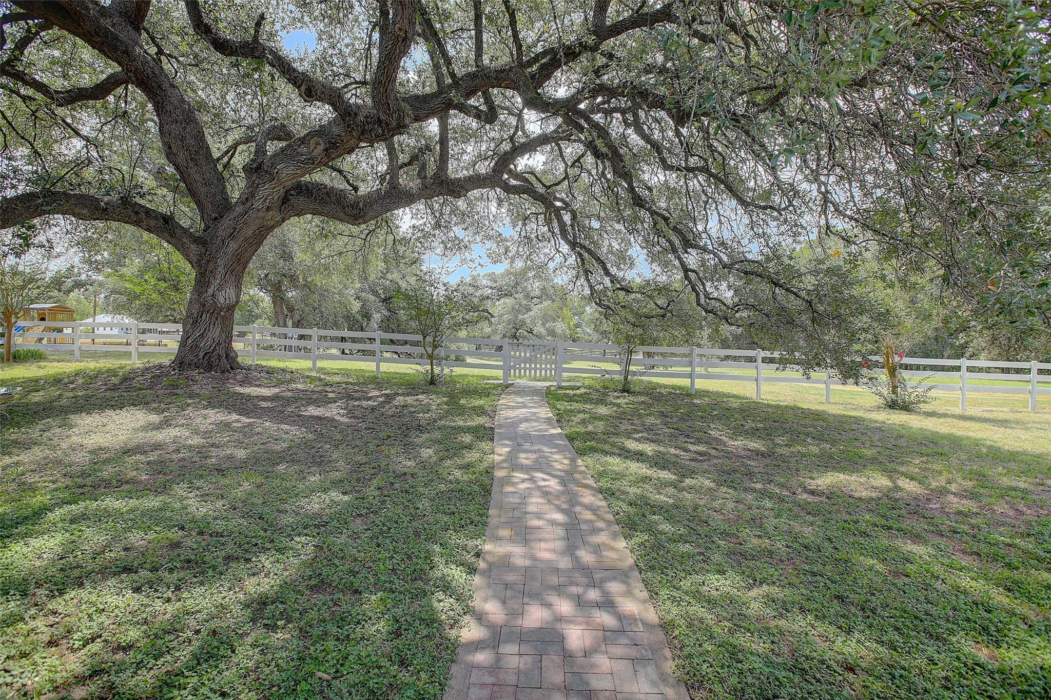 5715 Texas 159 Highway, La Grange, TX 78945