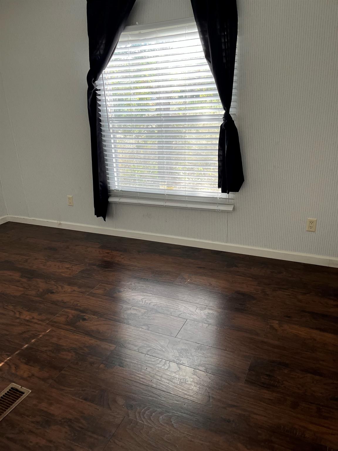 732 Hidden Oaks Dr, Elgin, TX 78621