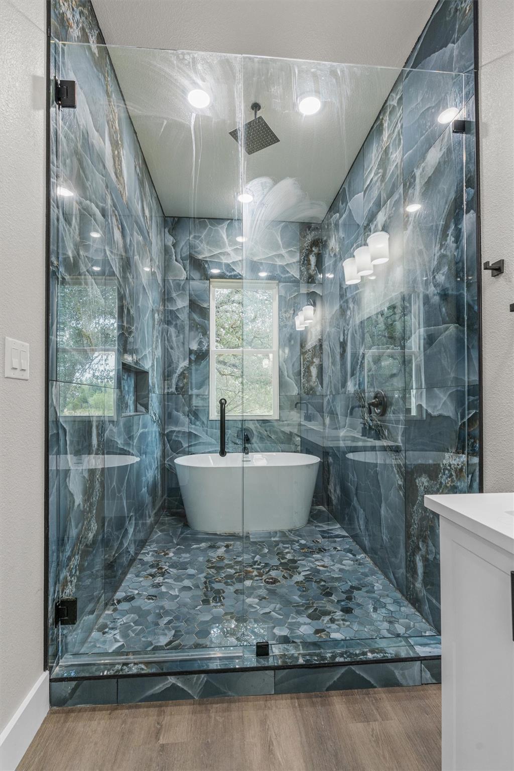 22010 Redbird Dr, Lago Vista, TX 78645