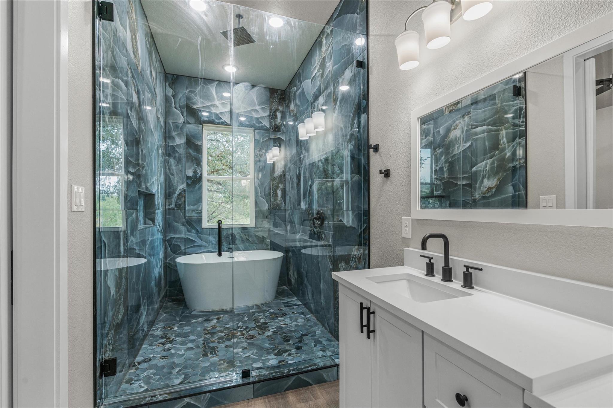 22010 Redbird Dr, Lago Vista, TX 78645