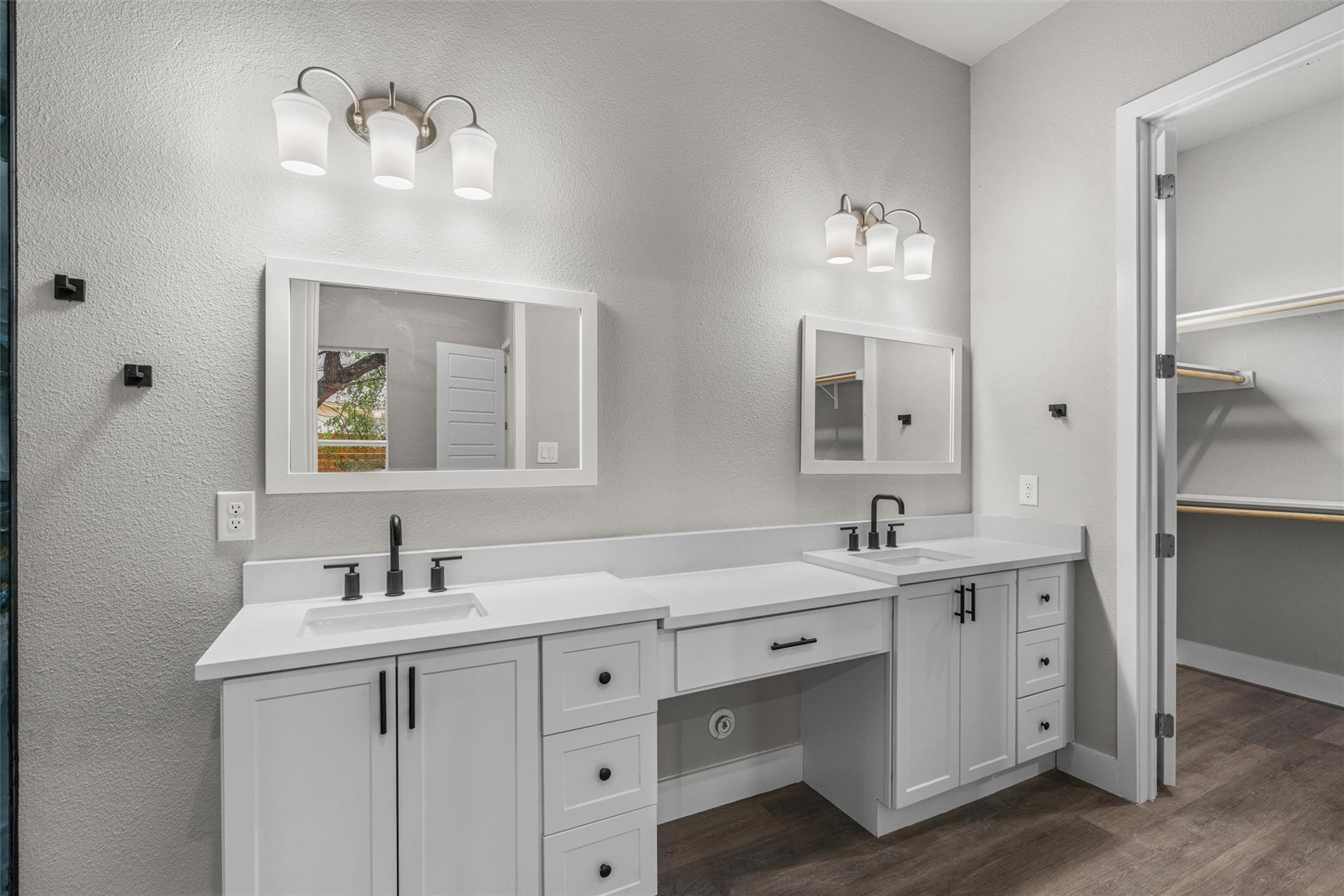 22010 Redbird Dr, Lago Vista, TX 78645