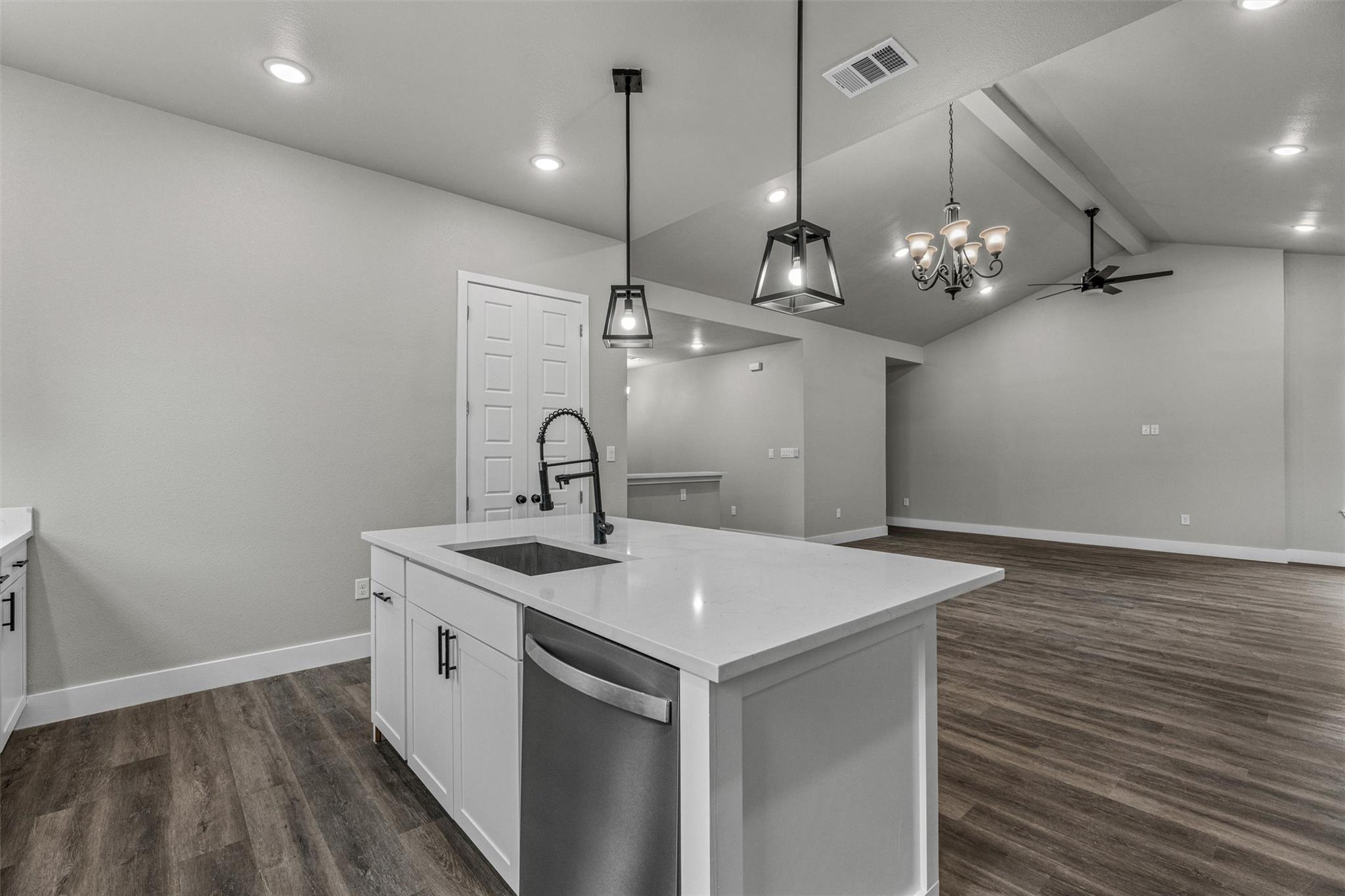 22010 Redbird Dr, Lago Vista, TX 78645