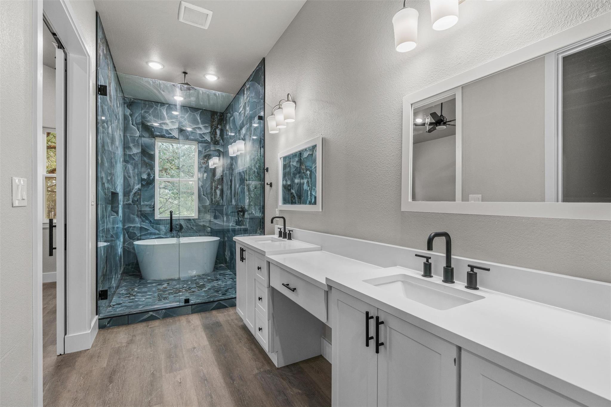 22010 Redbird Dr, Lago Vista, TX 78645