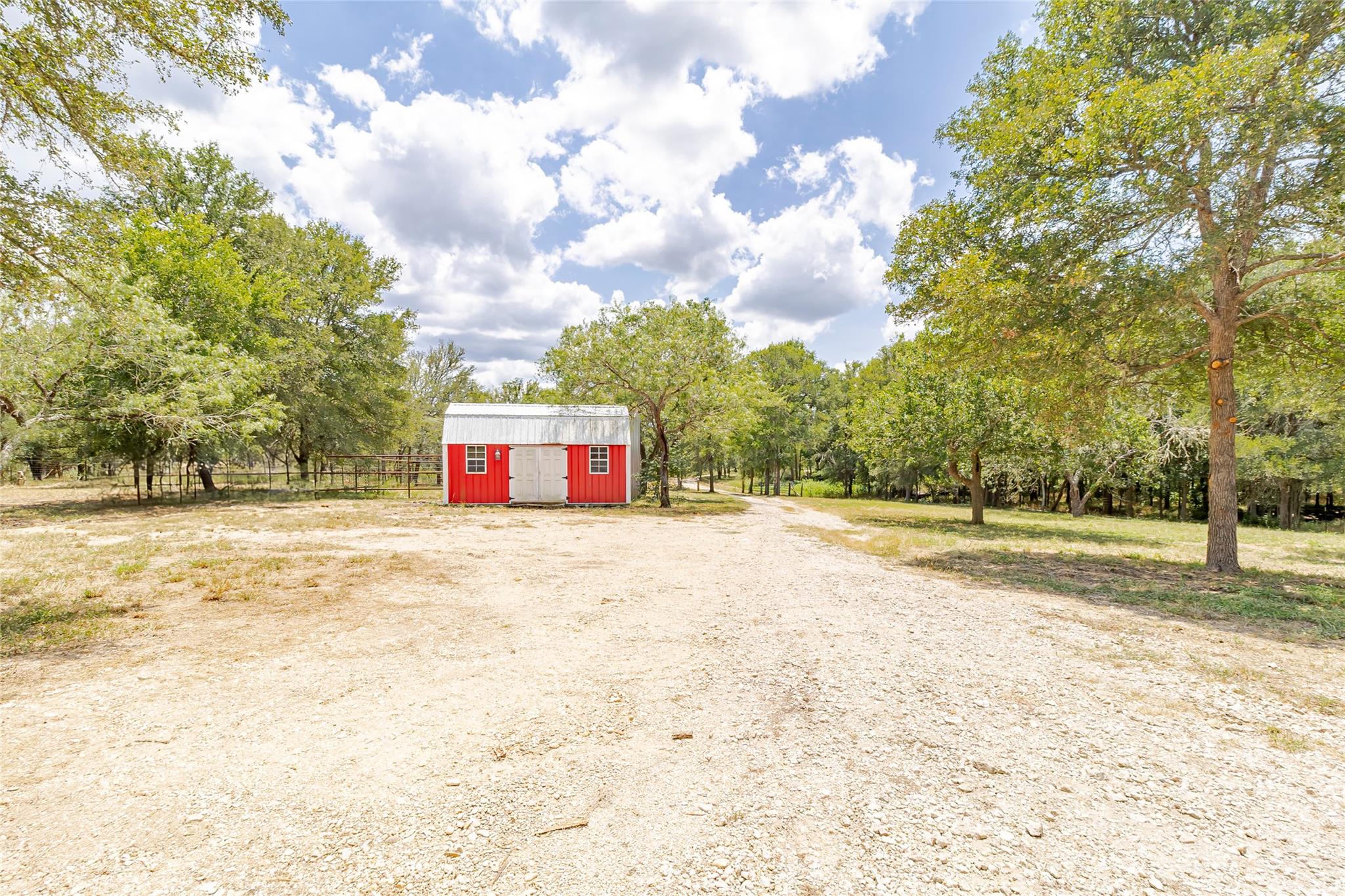 4459 Pettytown Rd, Dale, TX 78616