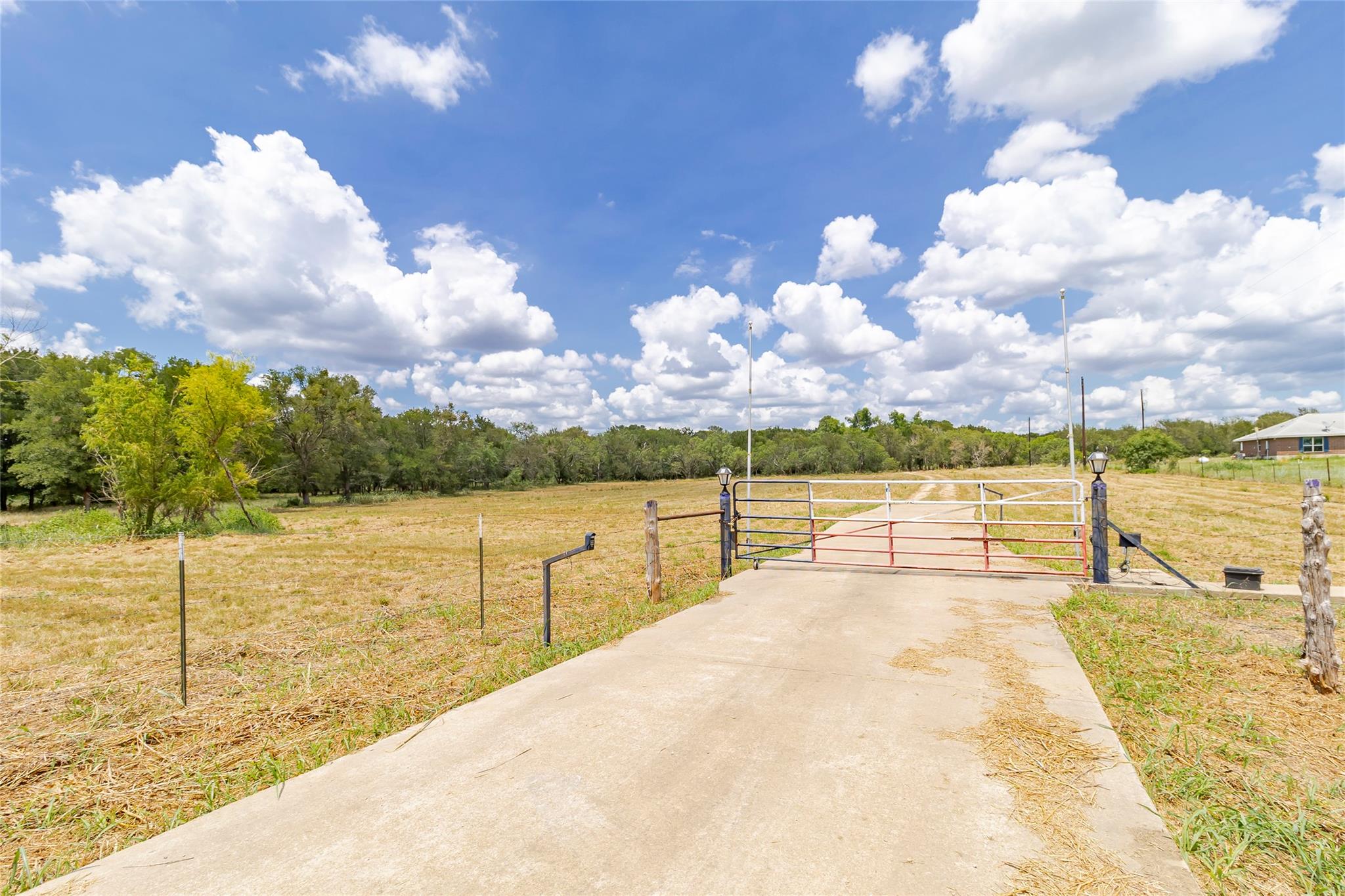 4459 Pettytown Rd, Dale, TX 78616