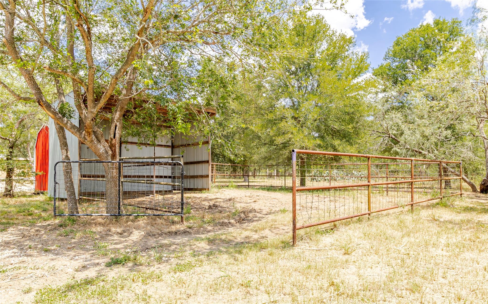 4459 Pettytown Rd, Dale, TX 78616