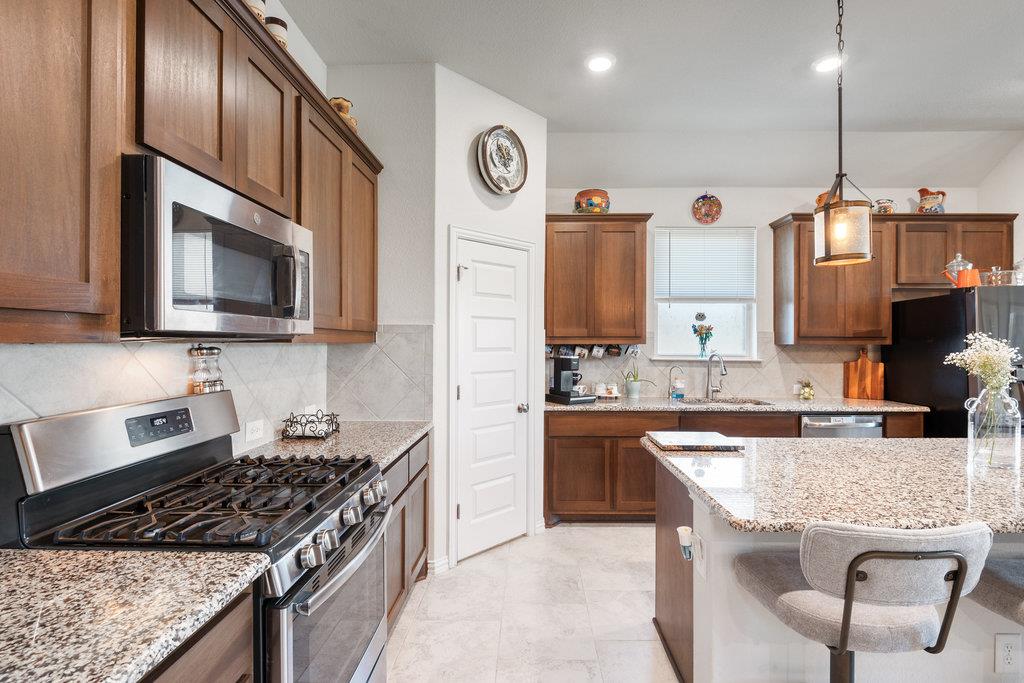 1759 Oyster Crk, Buda, TX 78610