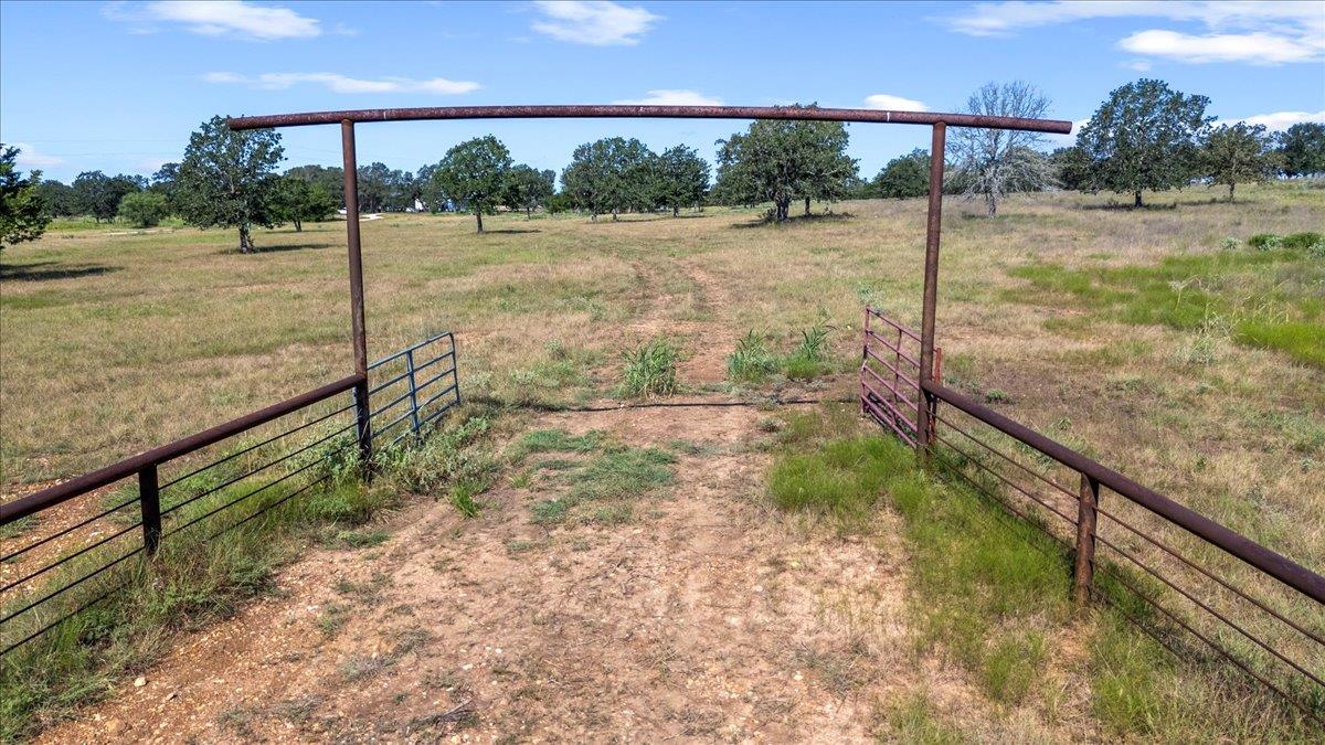 1038 League Line Rd, Paige, TX 78659