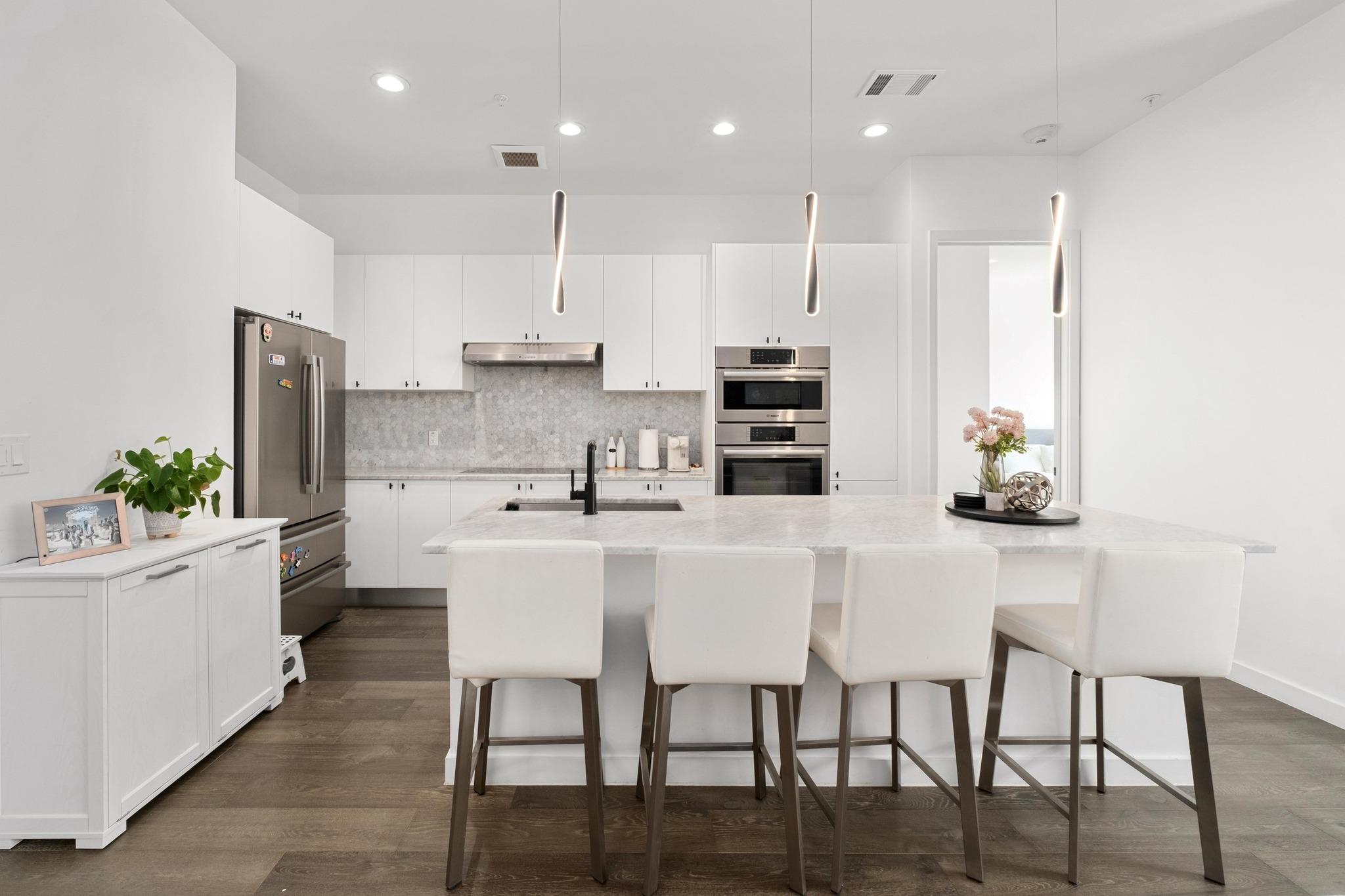 800 Embassy Dr # 609, Austin, TX 78702