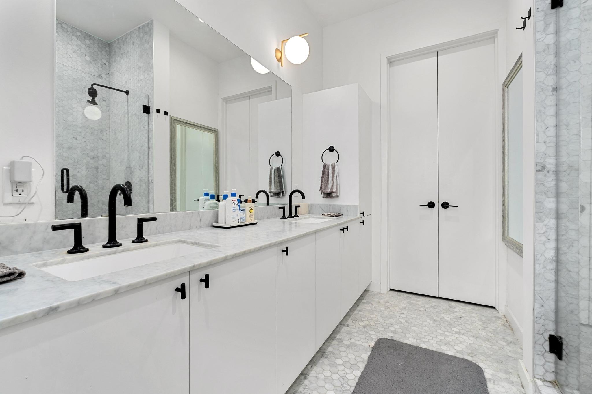 800 Embassy Dr # 609, Austin, TX 78702