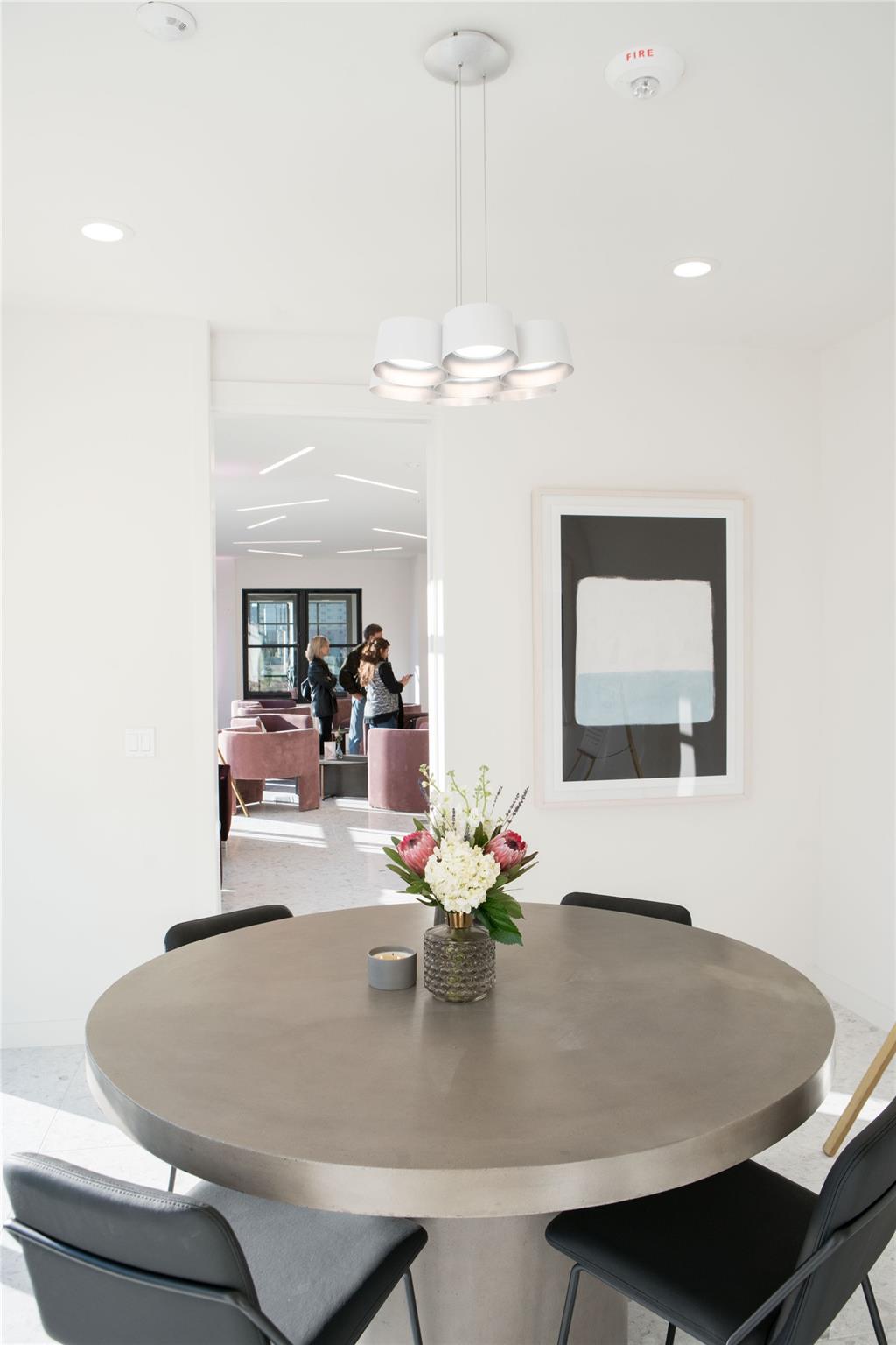 800 Embassy Dr # 609, Austin, TX 78702