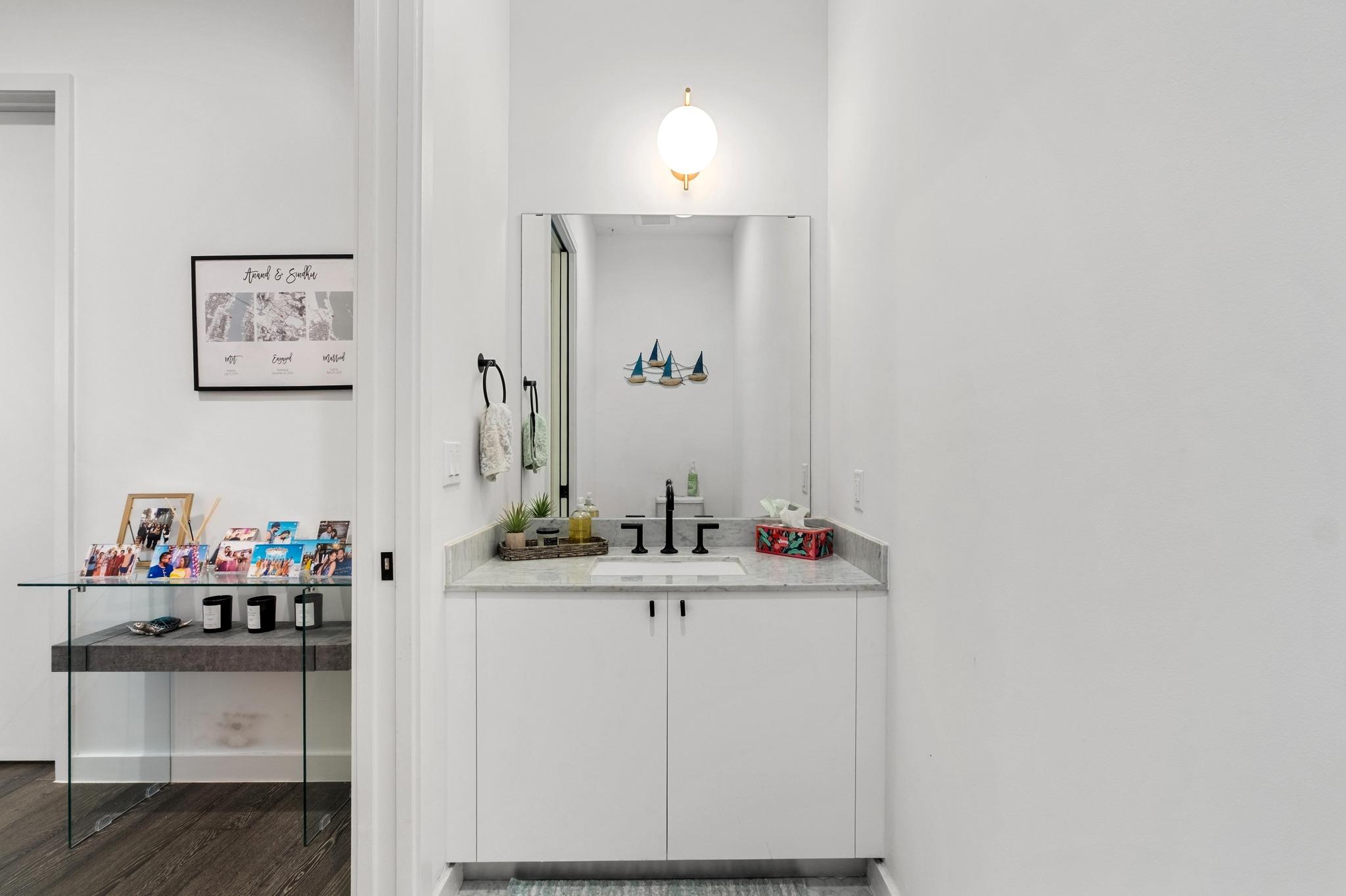 800 Embassy Dr # 609, Austin, TX 78702