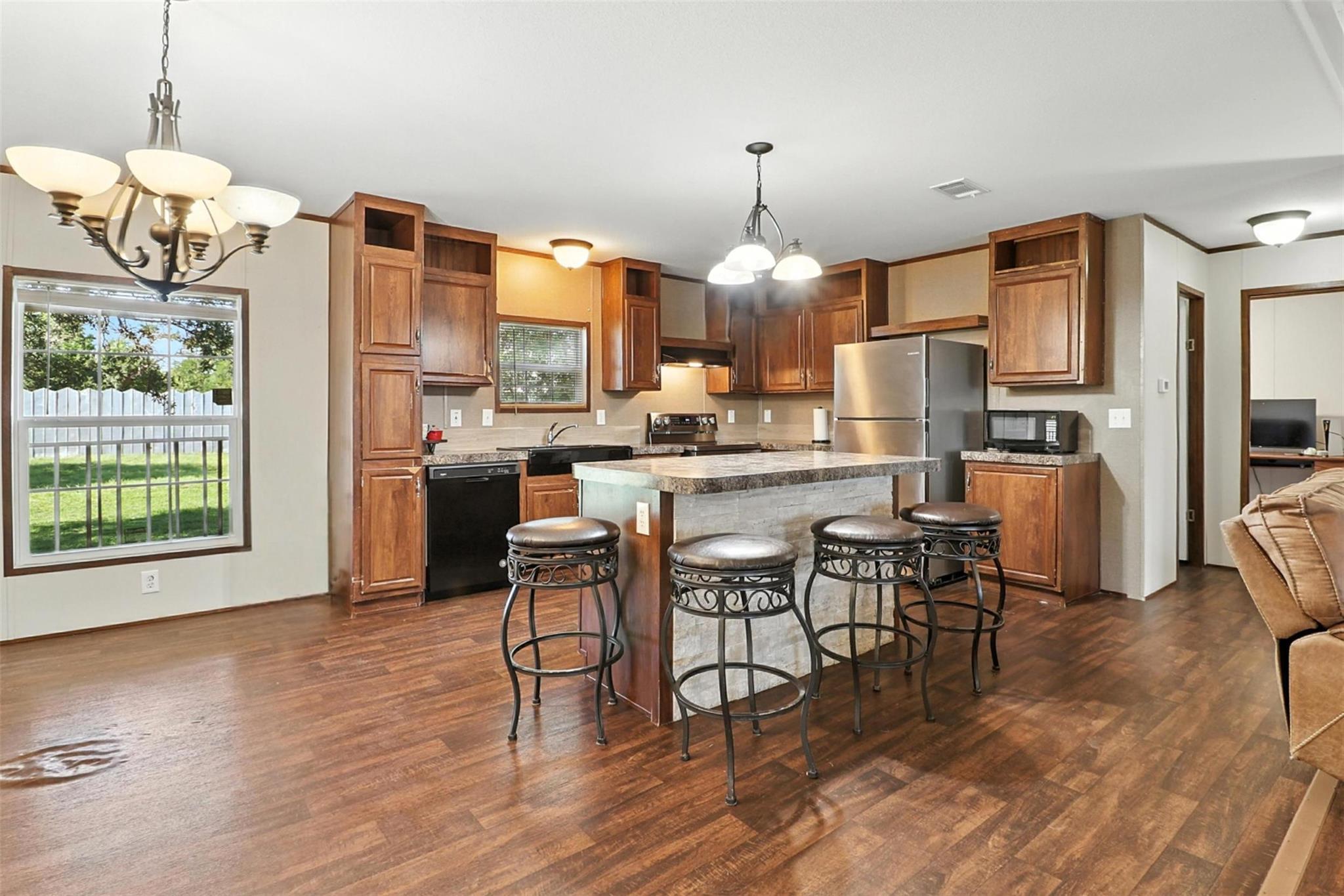 460 Oaks Rd, Bertram, TX 78605