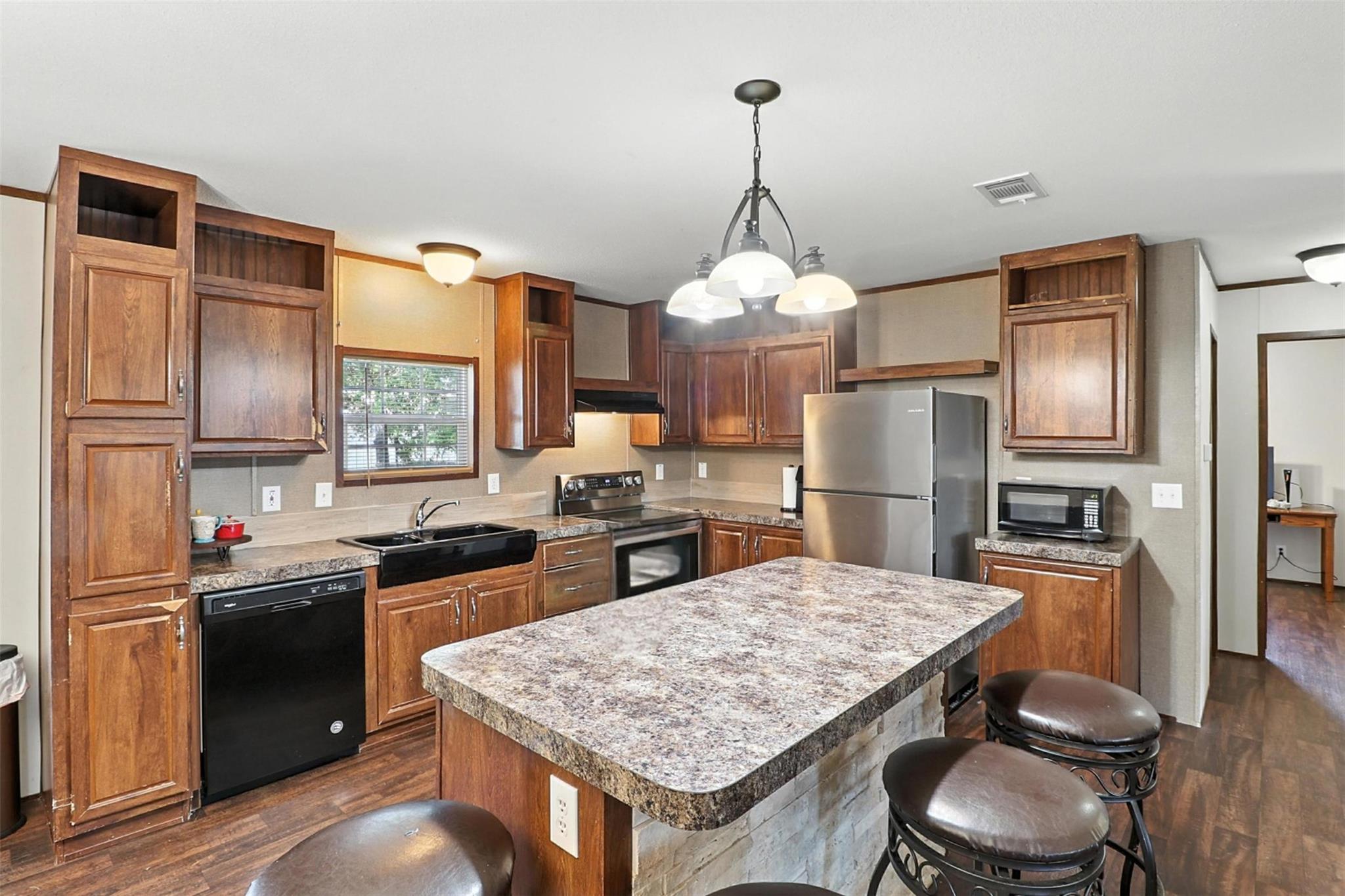 460 Oaks Rd, Bertram, TX 78605