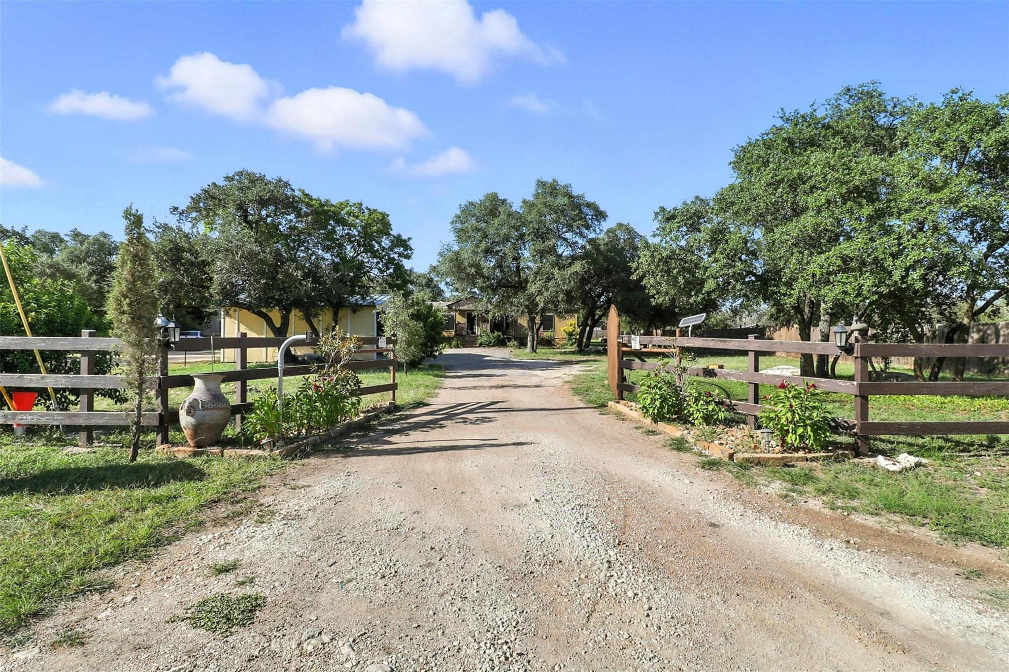 460 Oaks Rd, Bertram, TX 78605