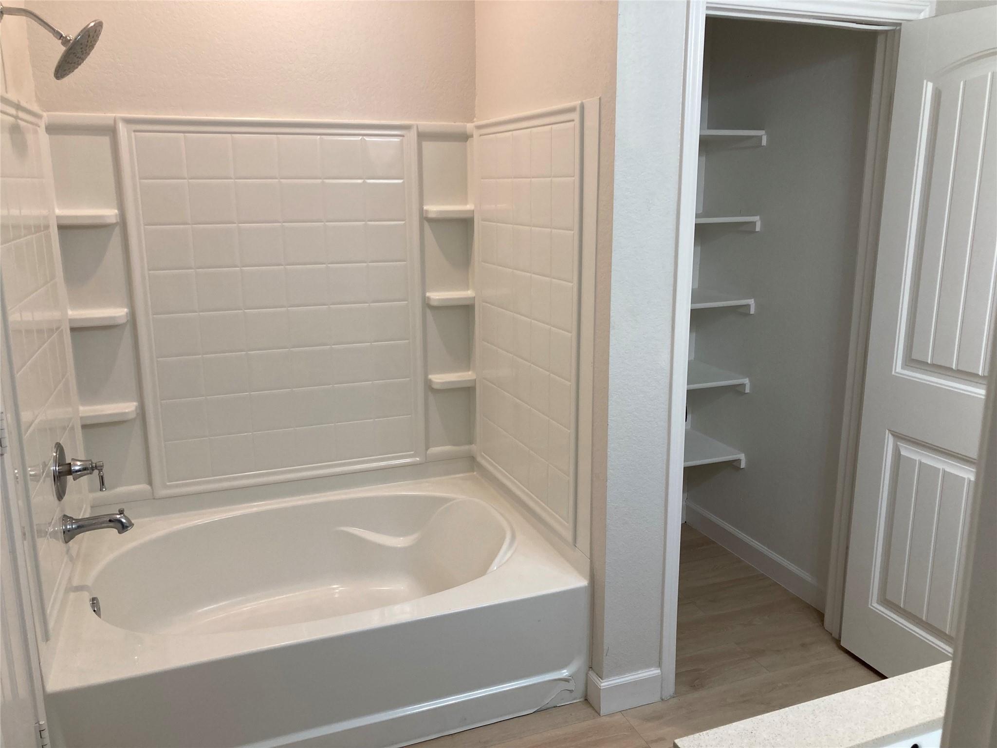 1612 Foxglove Dr, Lockhart, TX 78644