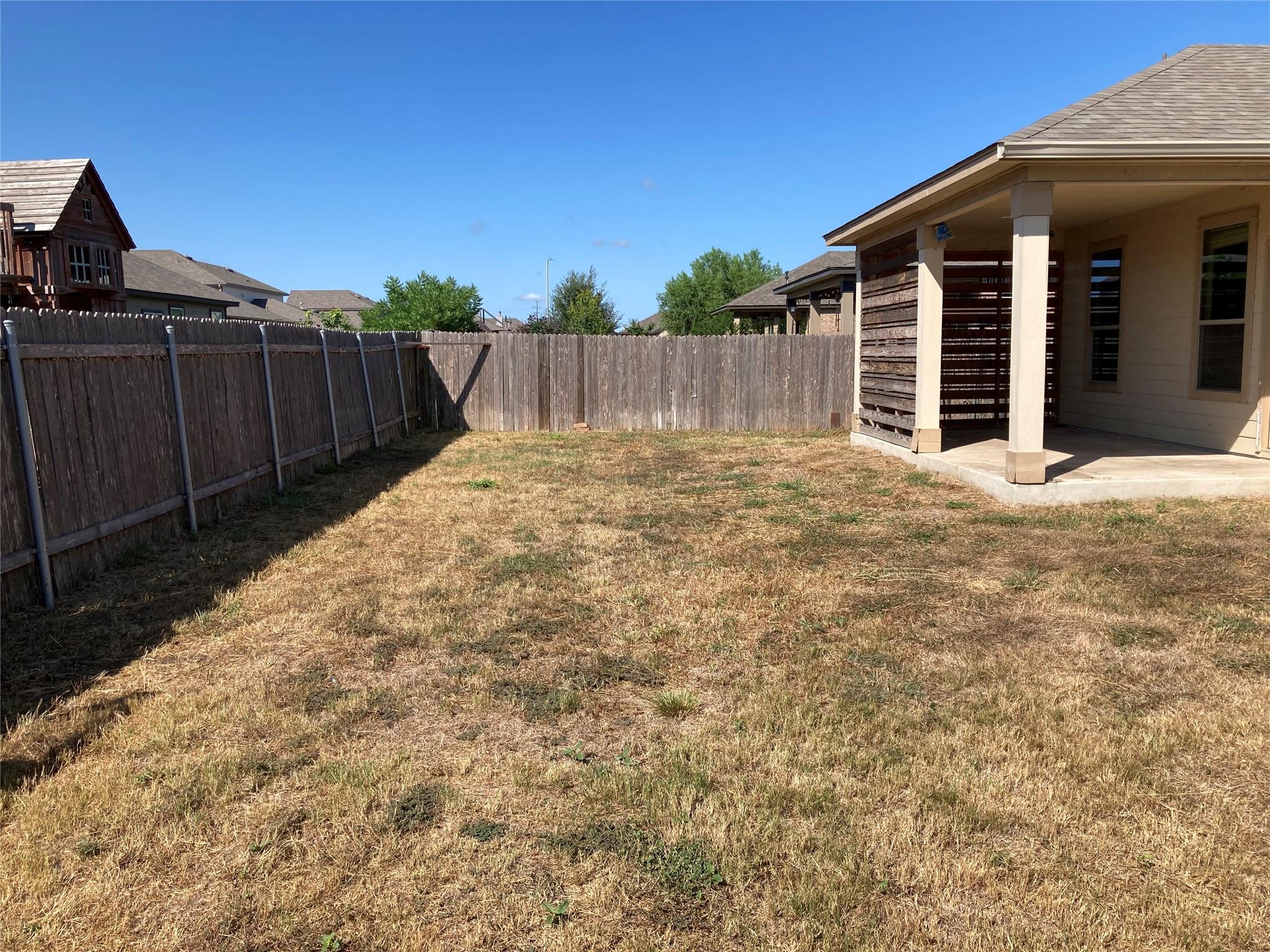 1612 Foxglove Dr, Lockhart, TX 78644