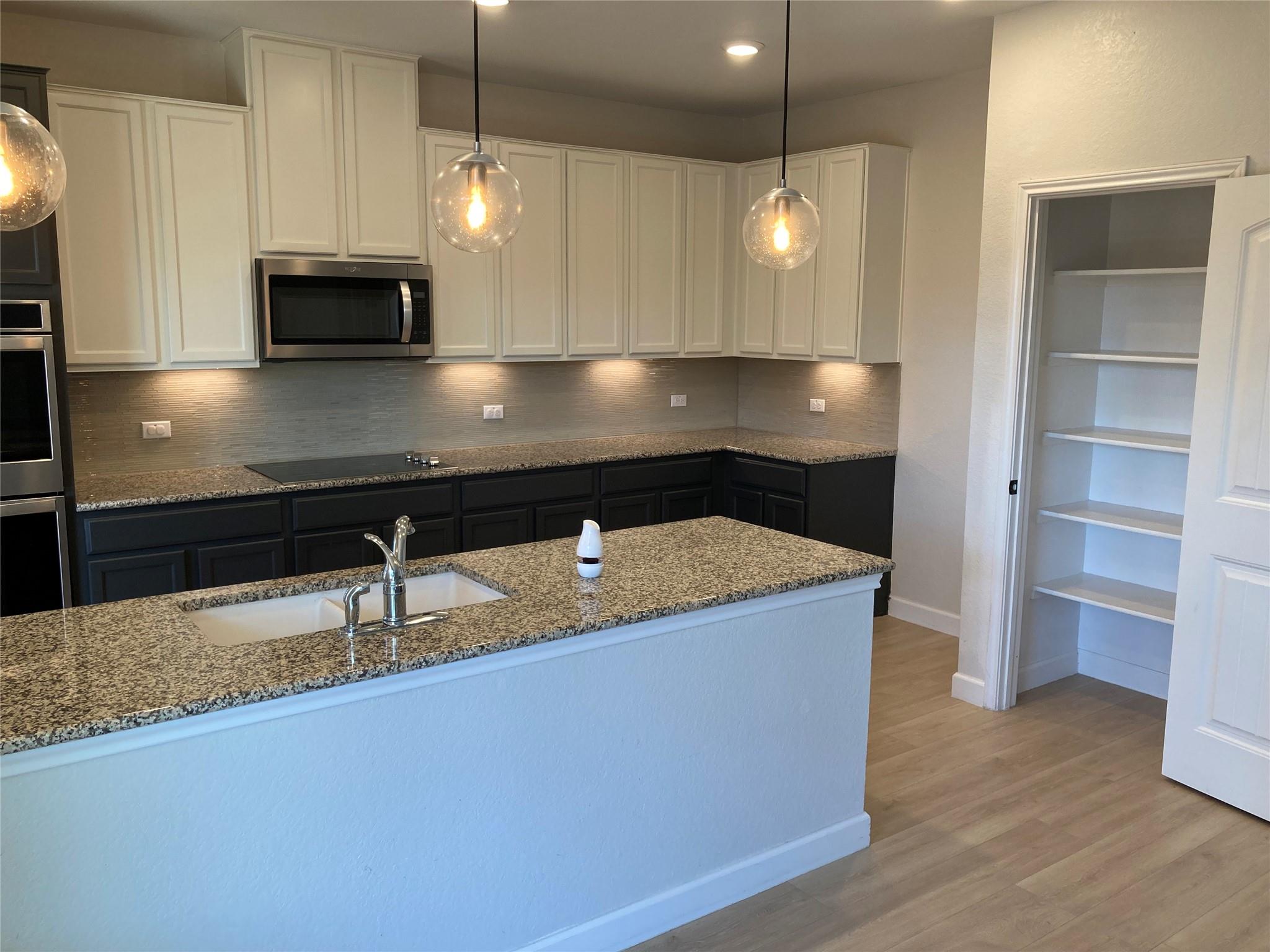 1612 Foxglove Dr, Lockhart, TX 78644