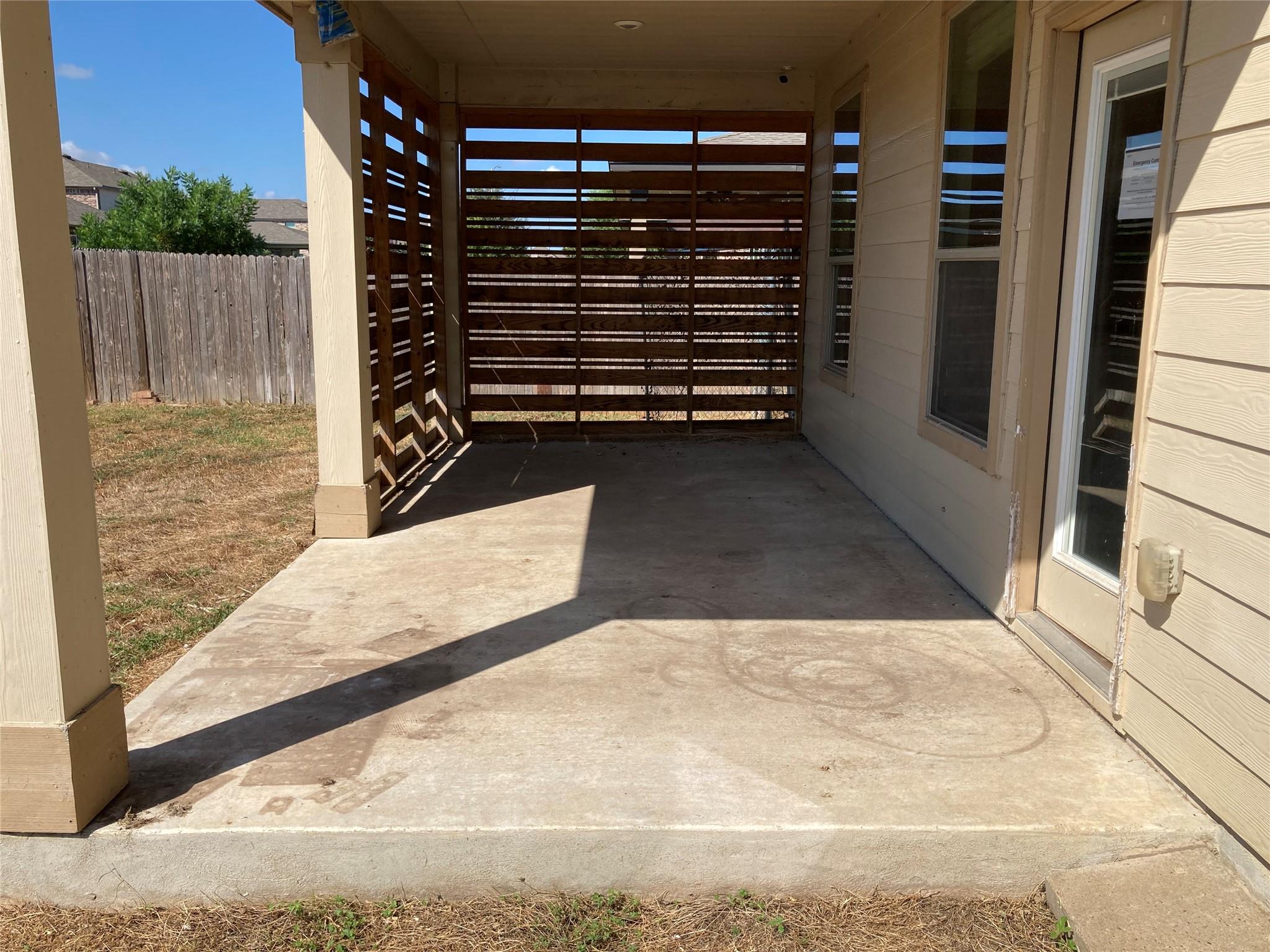 1612 Foxglove Dr, Lockhart, TX 78644