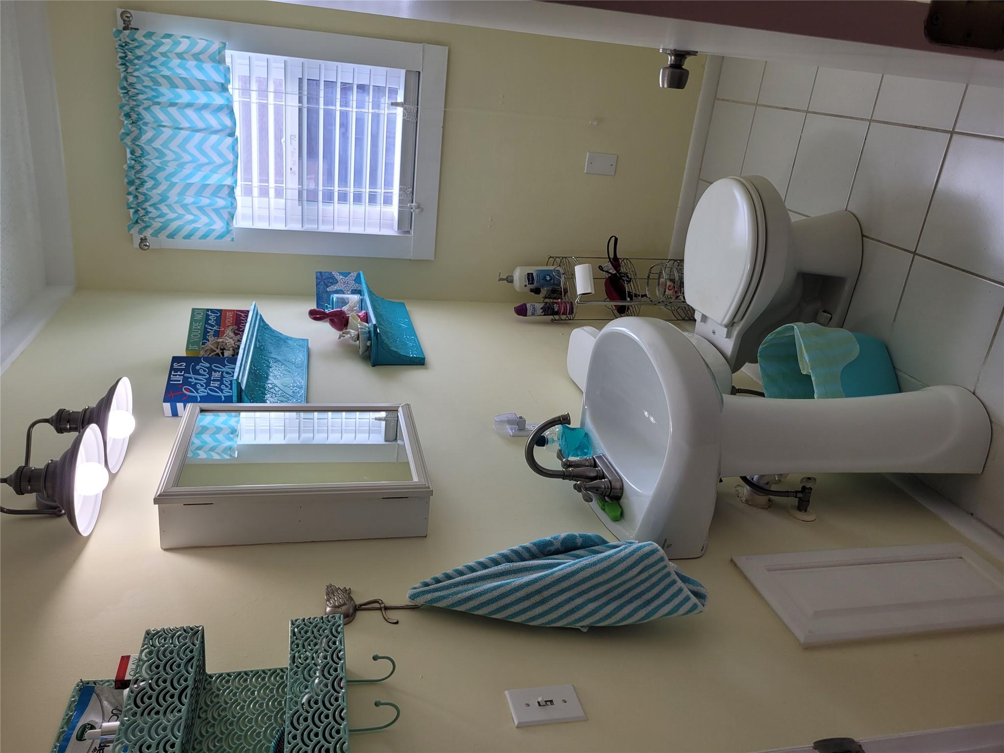 16607 Henry Morgan Rd, Jamaica Beach, TX 77554