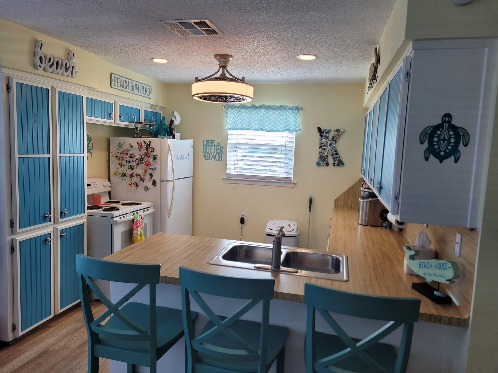 16607 Henry Morgan Rd, Jamaica Beach, TX 77554