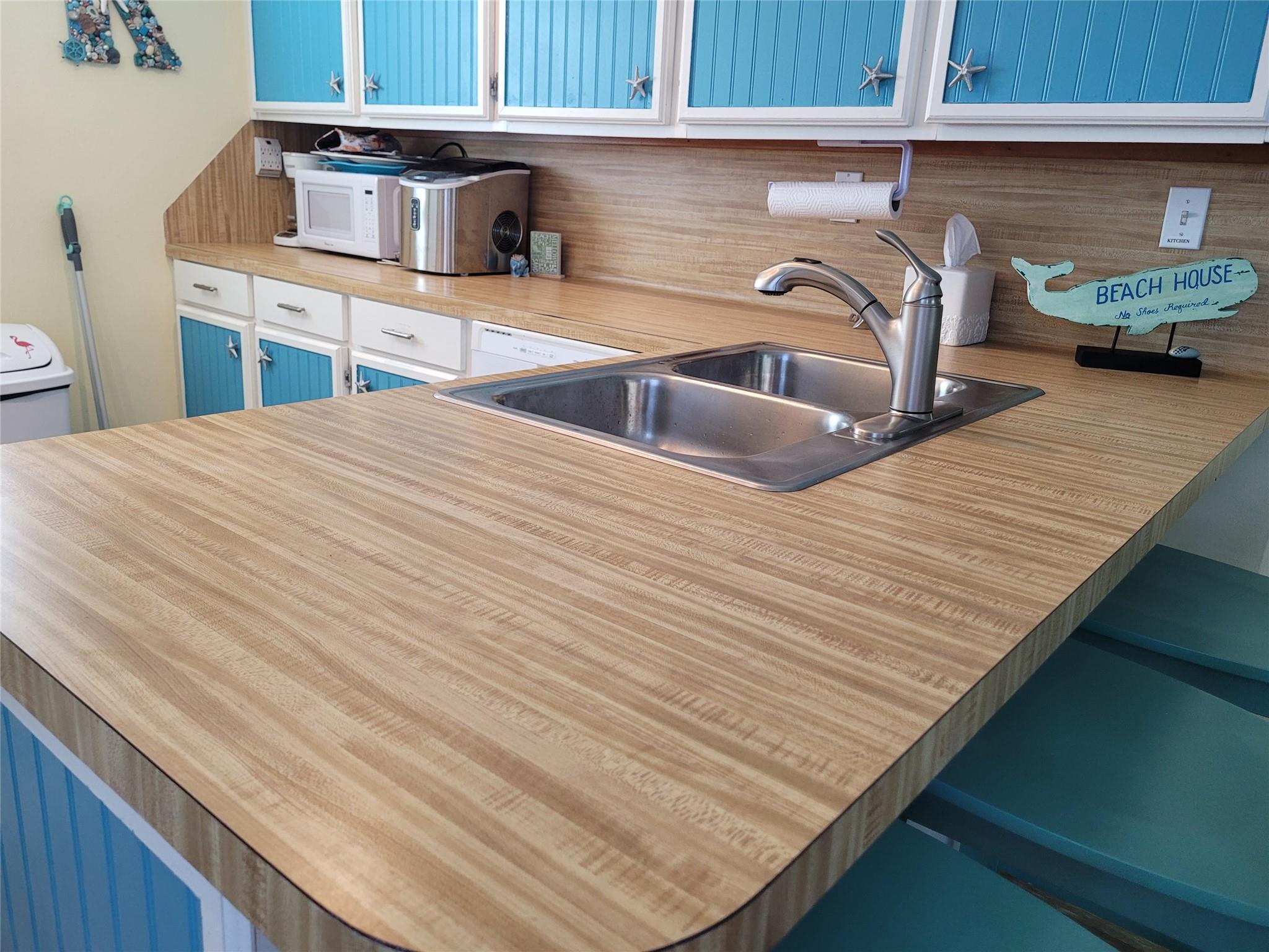 16607 Henry Morgan Rd, Jamaica Beach, TX 77554