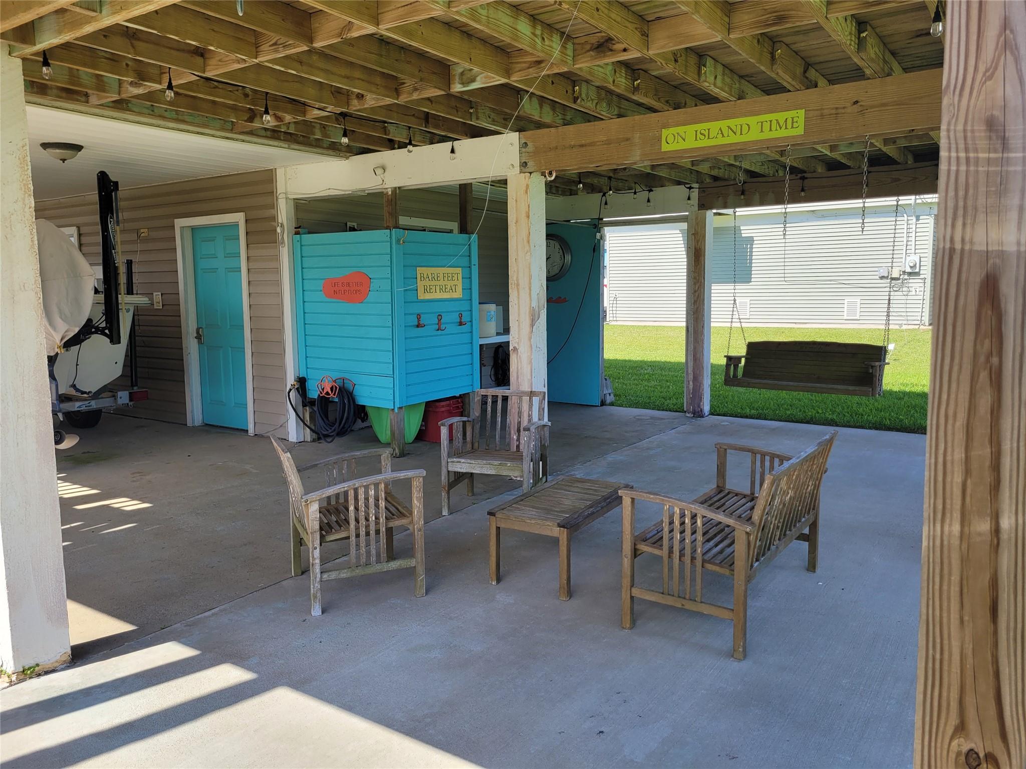 16607 Henry Morgan Rd, Jamaica Beach, TX 77554