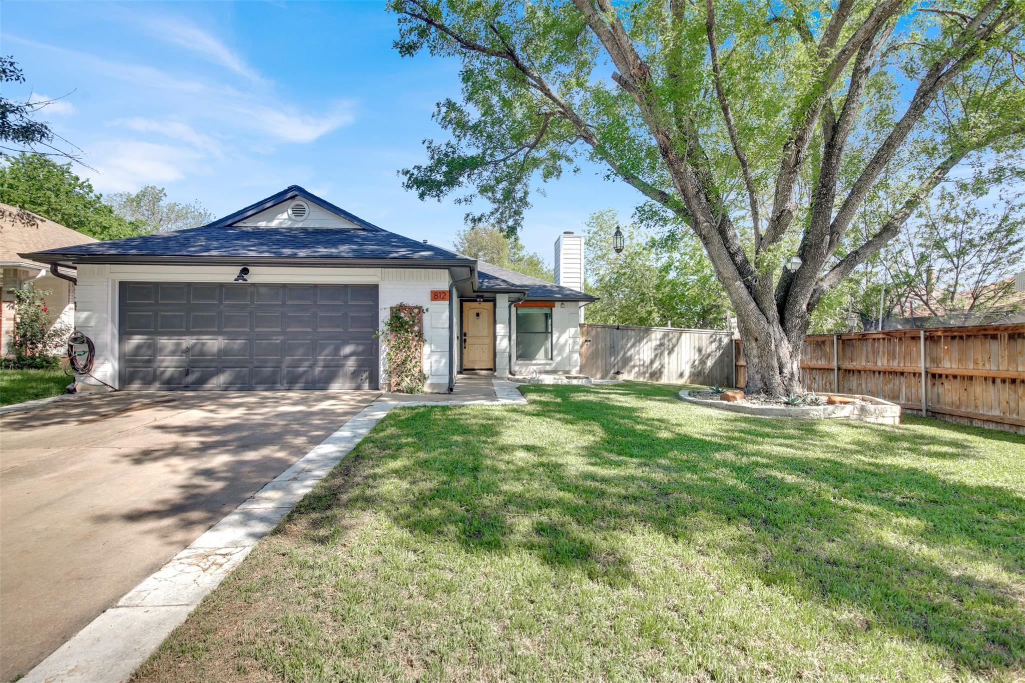 812 Saunders Dr, Round Rock, TX 78664