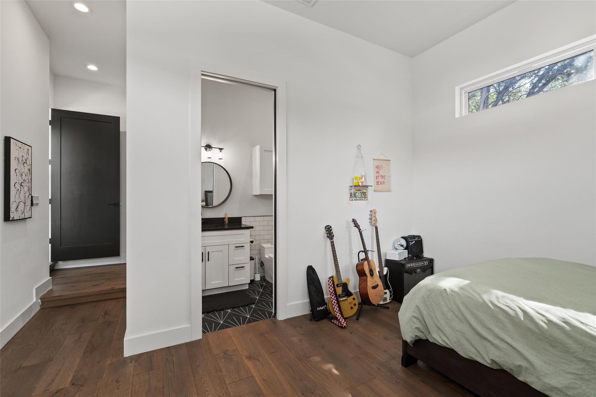 418 Venture Blvd S, Point Venture, TX 78645