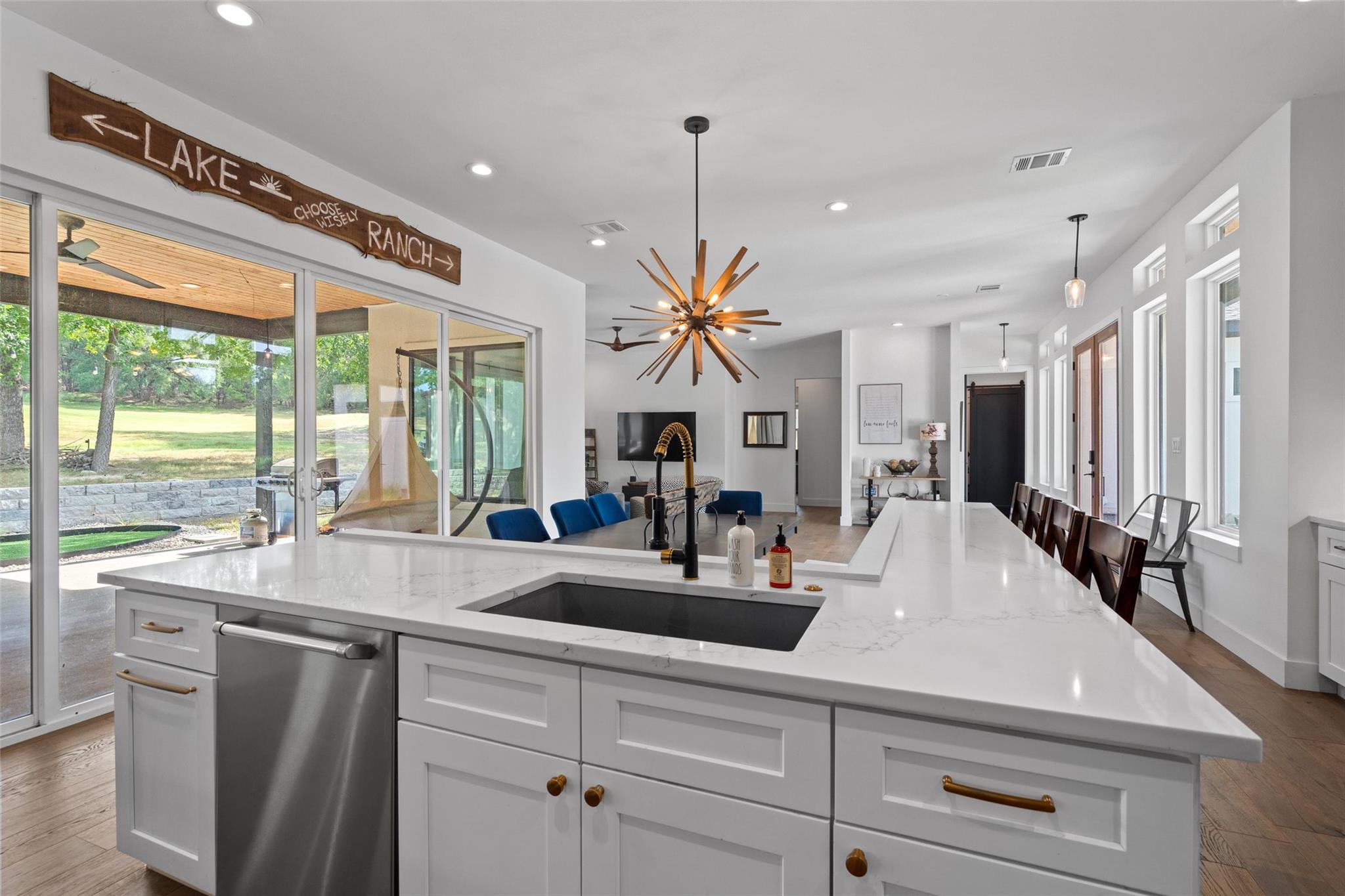 418 Venture Blvd S, Point Venture, TX 78645