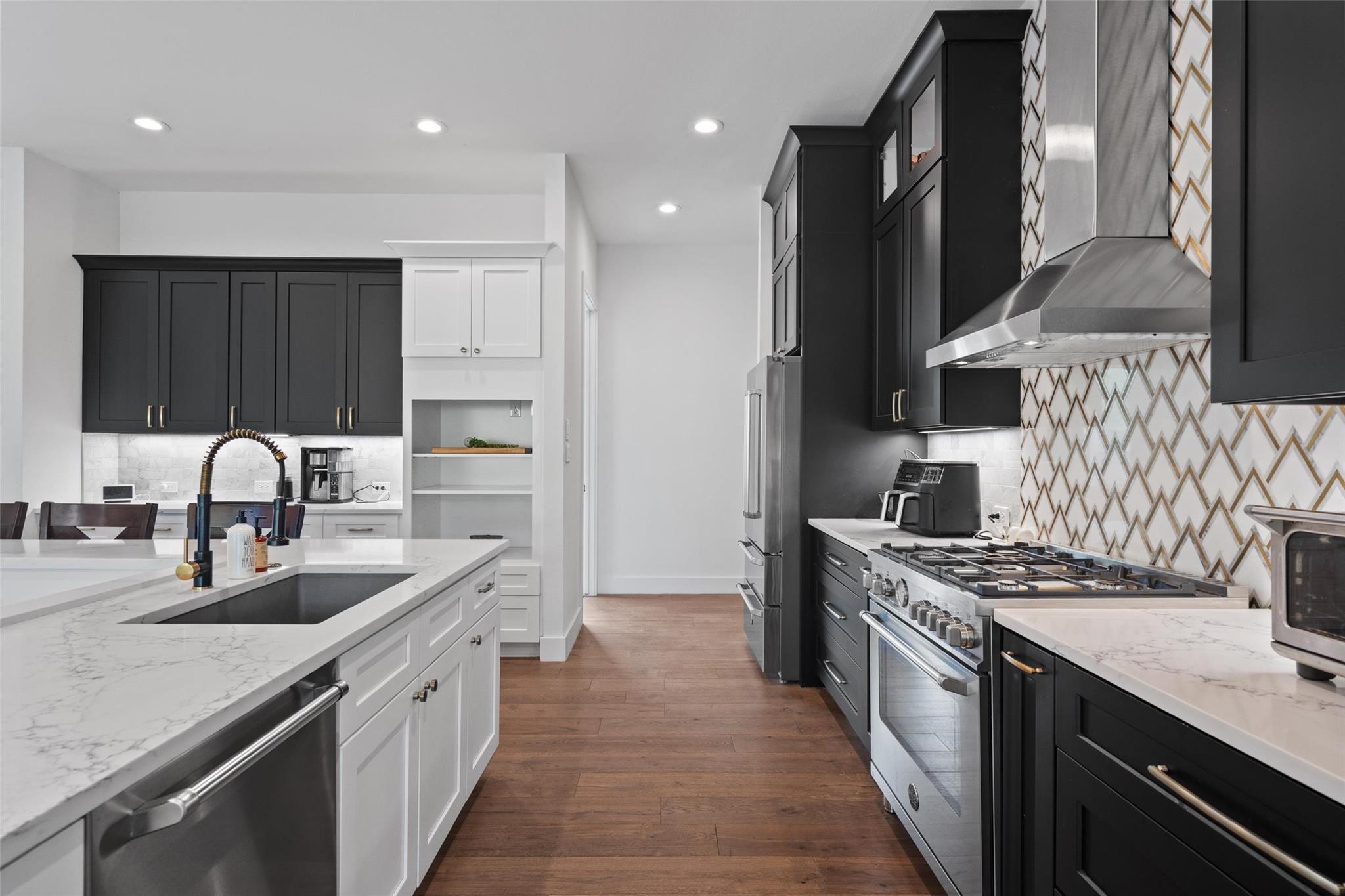 418 Venture Blvd S, Point Venture, TX 78645