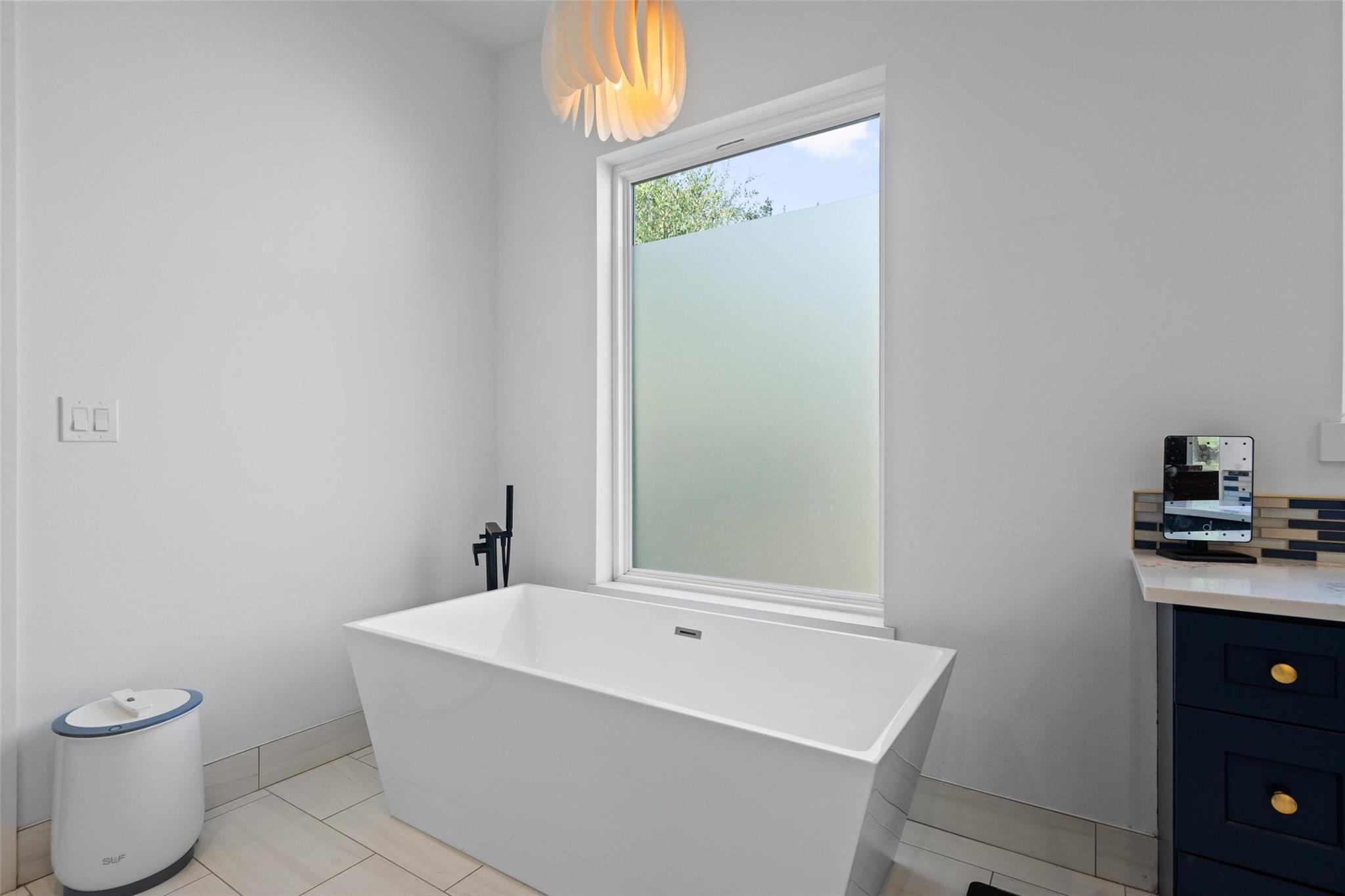 418 Venture Blvd S, Point Venture, TX 78645