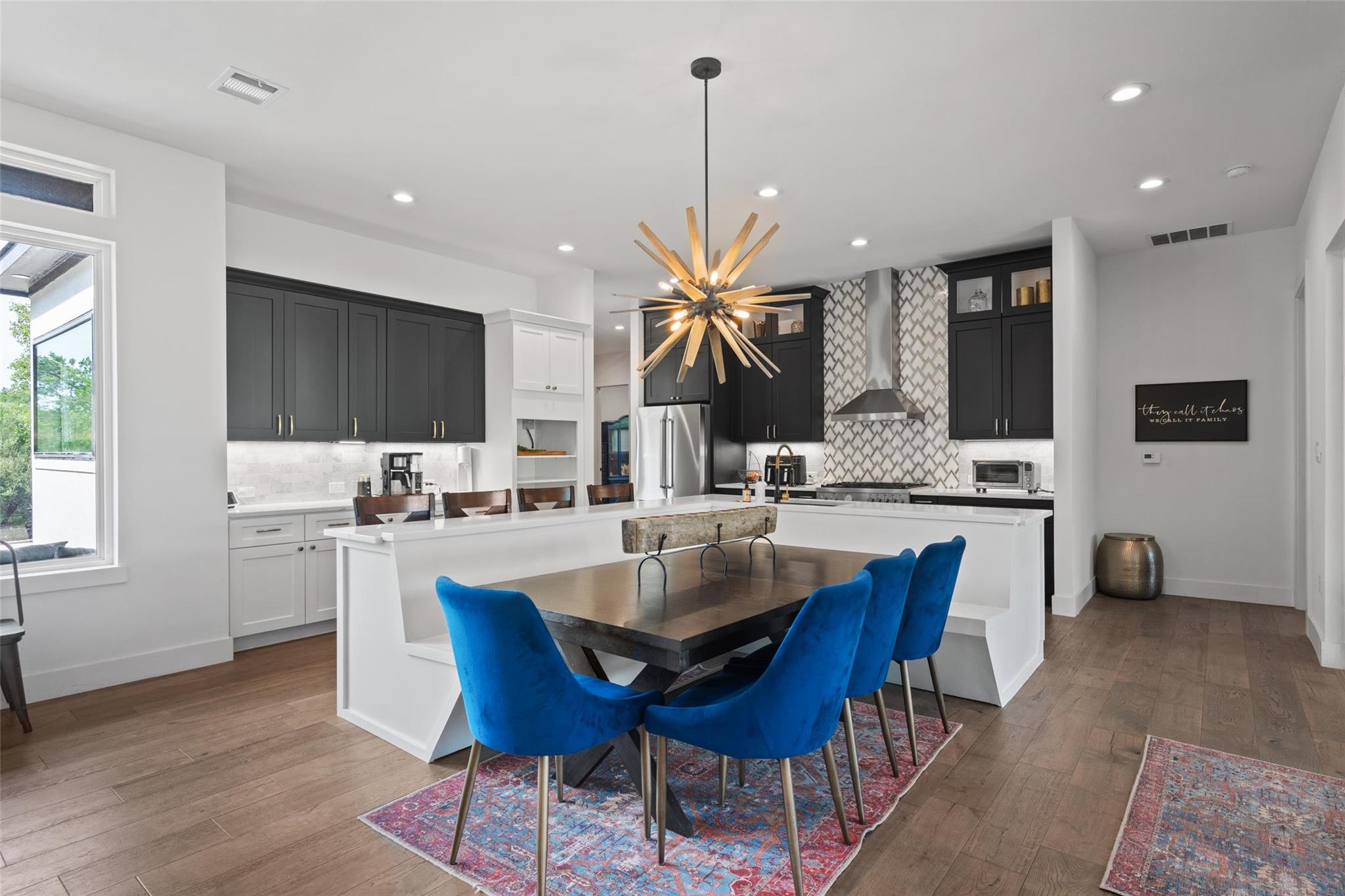 418 Venture Blvd S, Point Venture, TX 78645