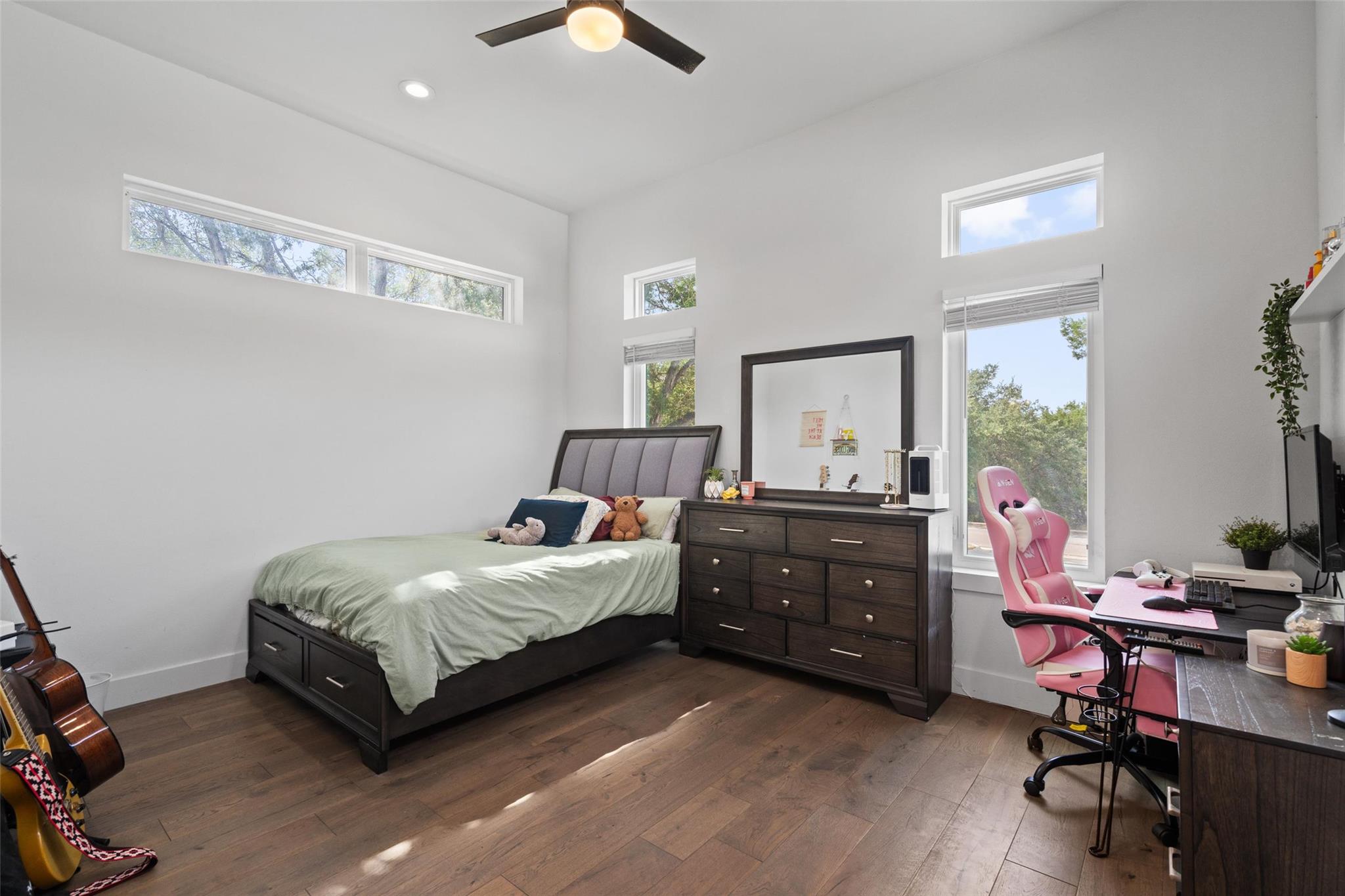 418 Venture Blvd S, Point Venture, TX 78645