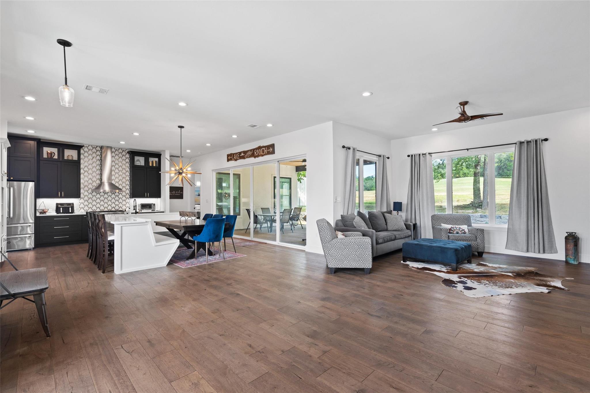 418 Venture Blvd S, Point Venture, TX 78645