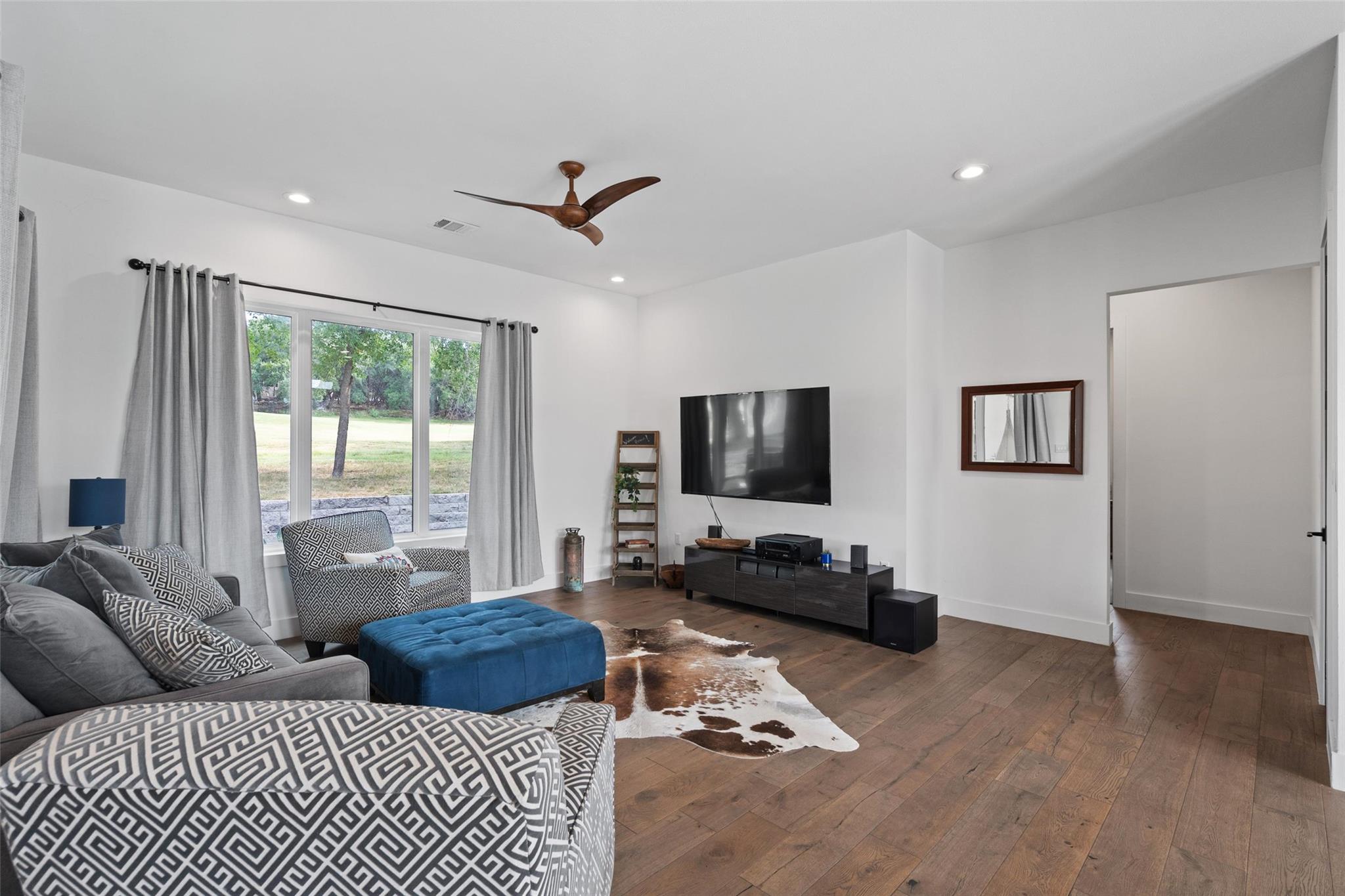 418 Venture Blvd S, Point Venture, TX 78645