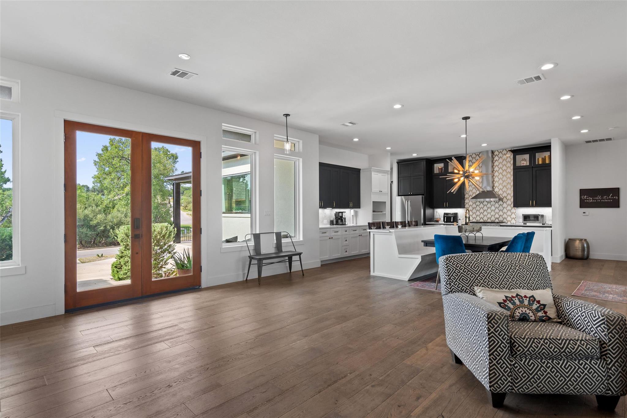 418 Venture Blvd S, Point Venture, TX 78645