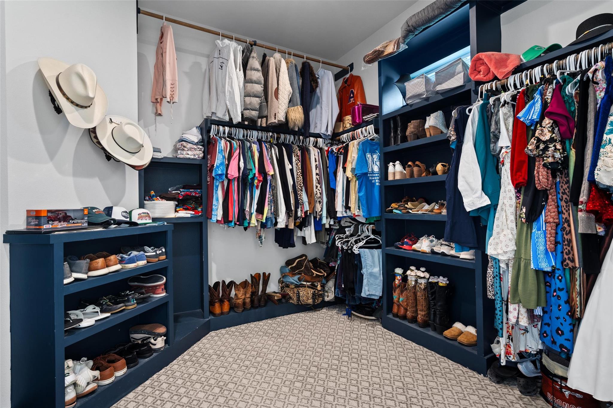 418 Venture Blvd S, Point Venture, TX 78645